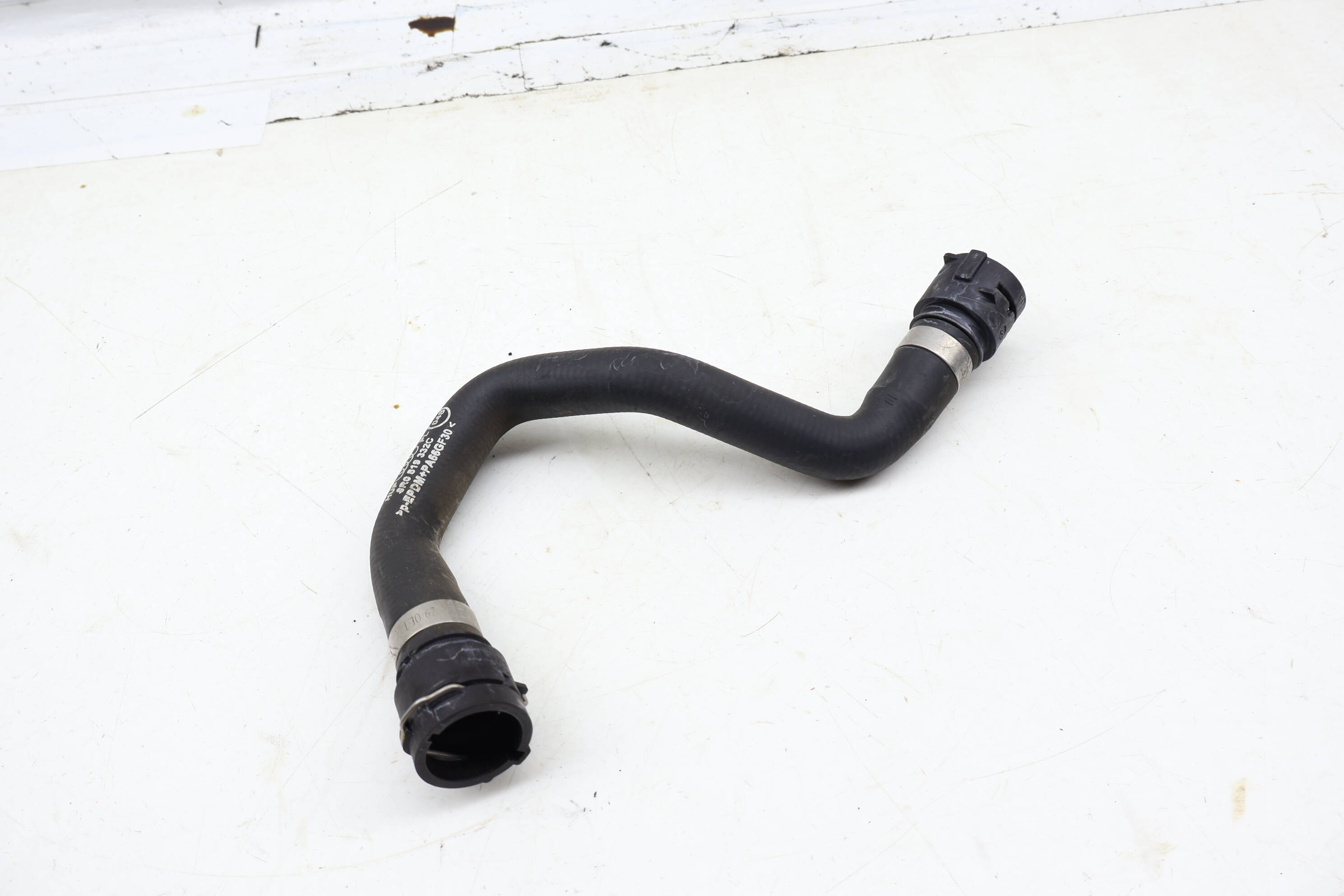 Coolant Hose / Line 8R0819332C