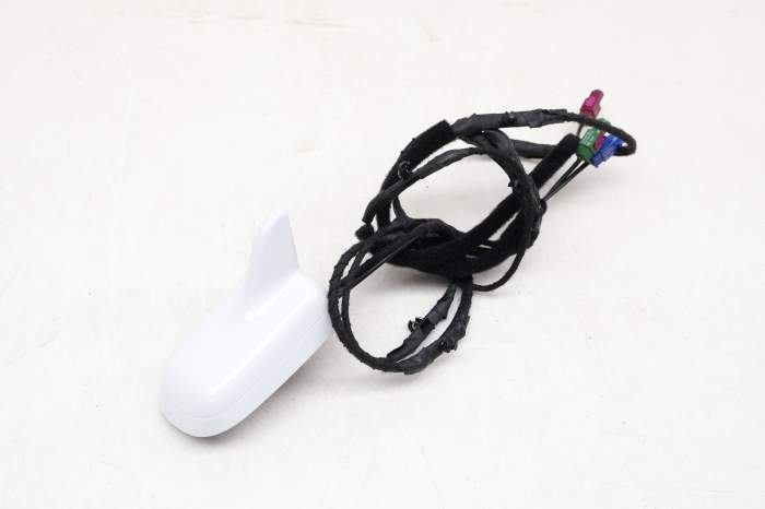 Shark Fin / Roof Antenna 8T0035503K main product photo