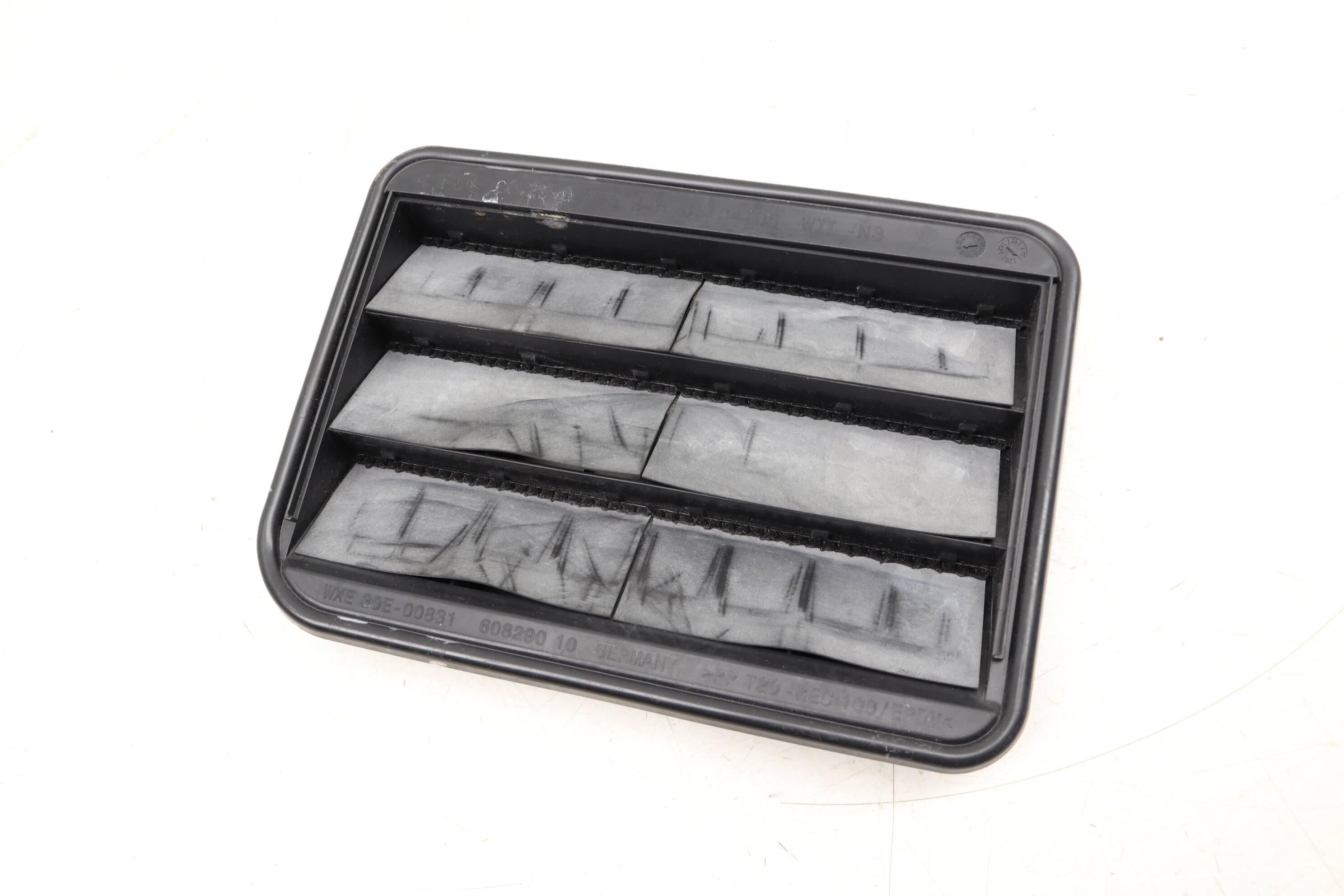 Trunk&#x20;Panel&#x20;Vent&#x20;64229176945