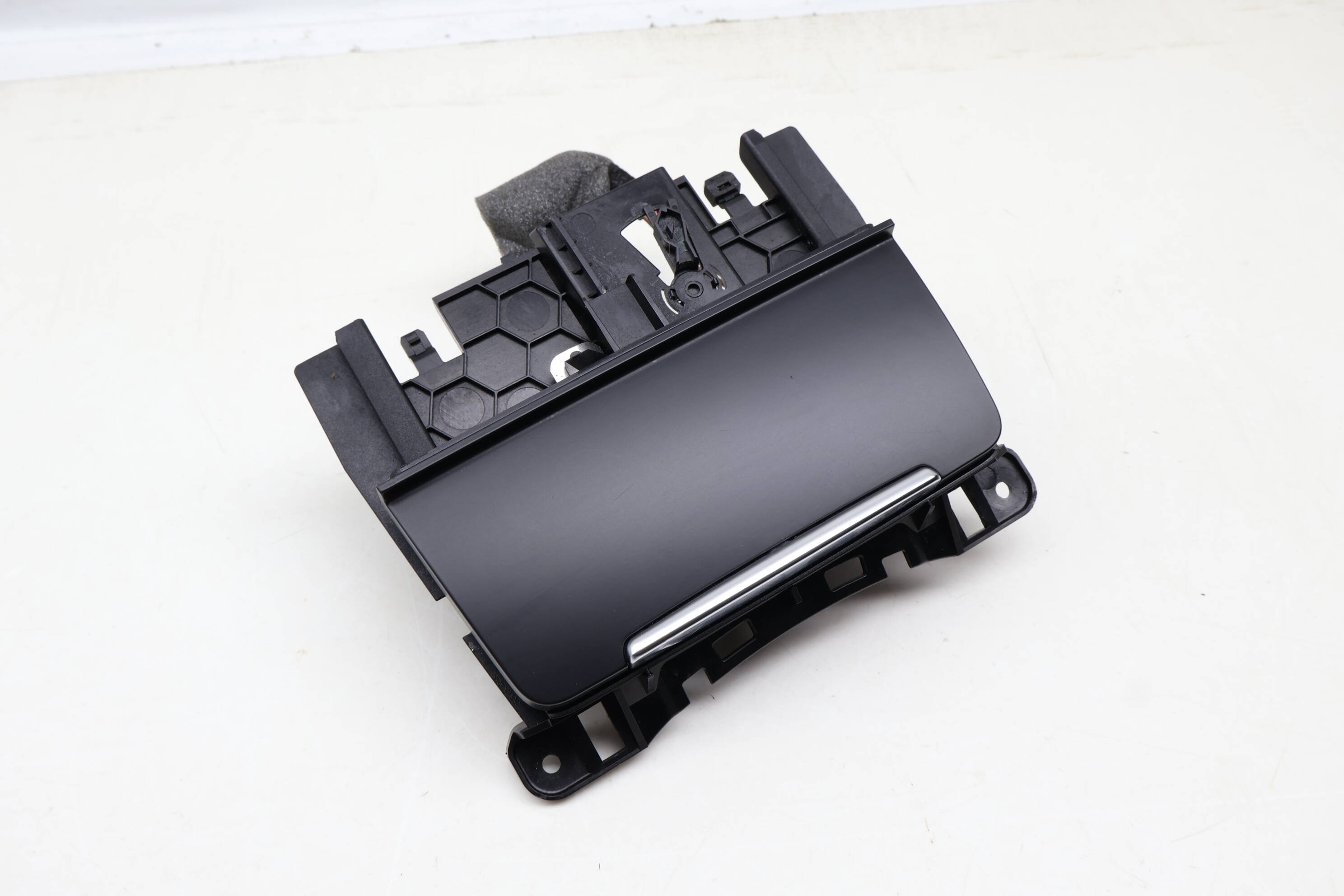 Ashtray / Cigarette Lighter 8K0857951