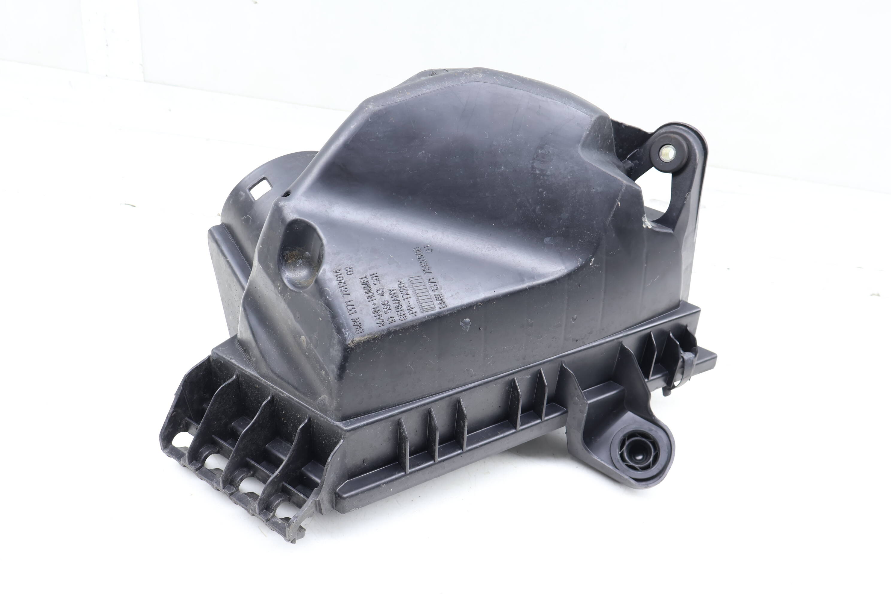 Engine Air Filter Box / Housing (Lower) 13717612014