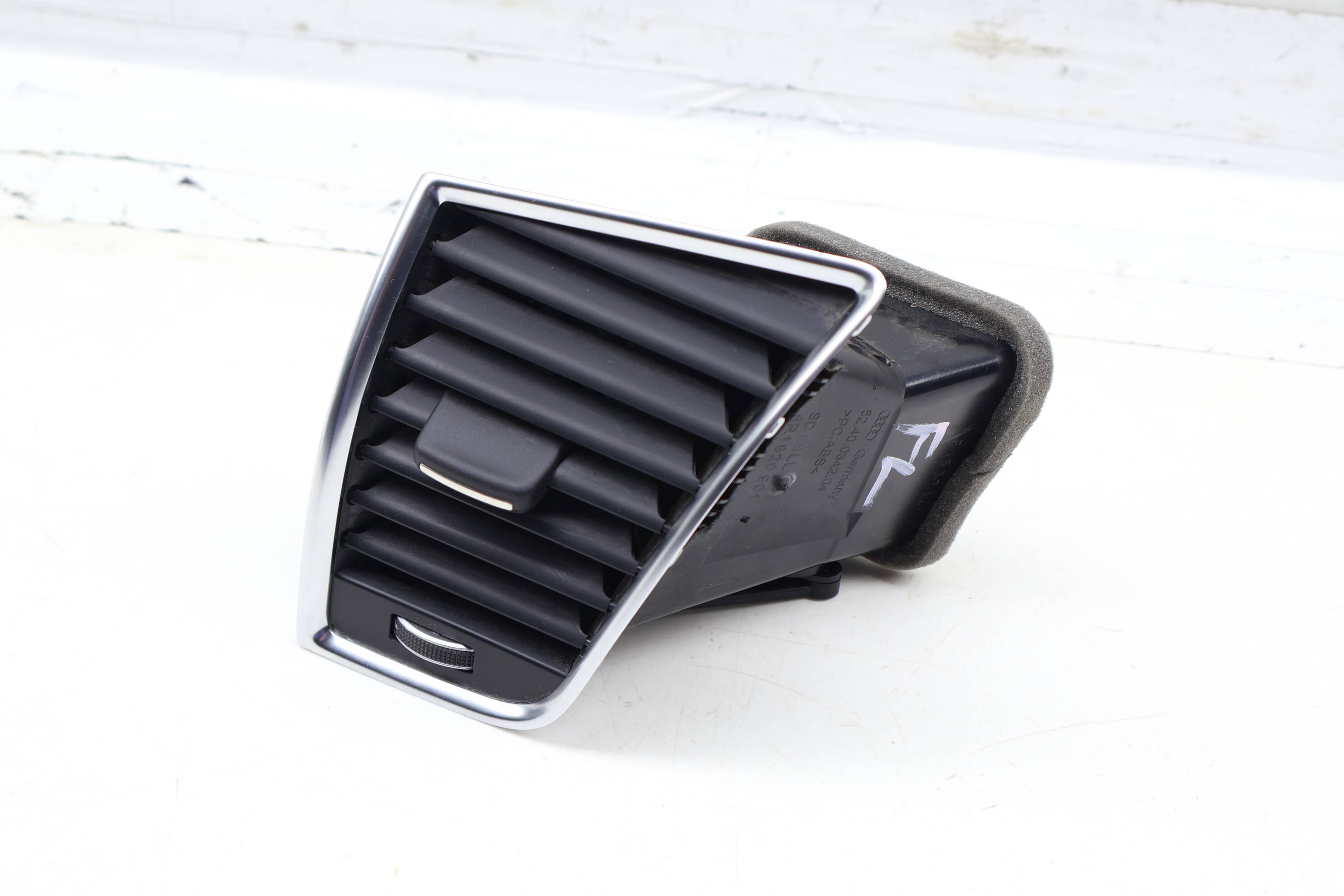 Dash Air Vent 8R1820901L