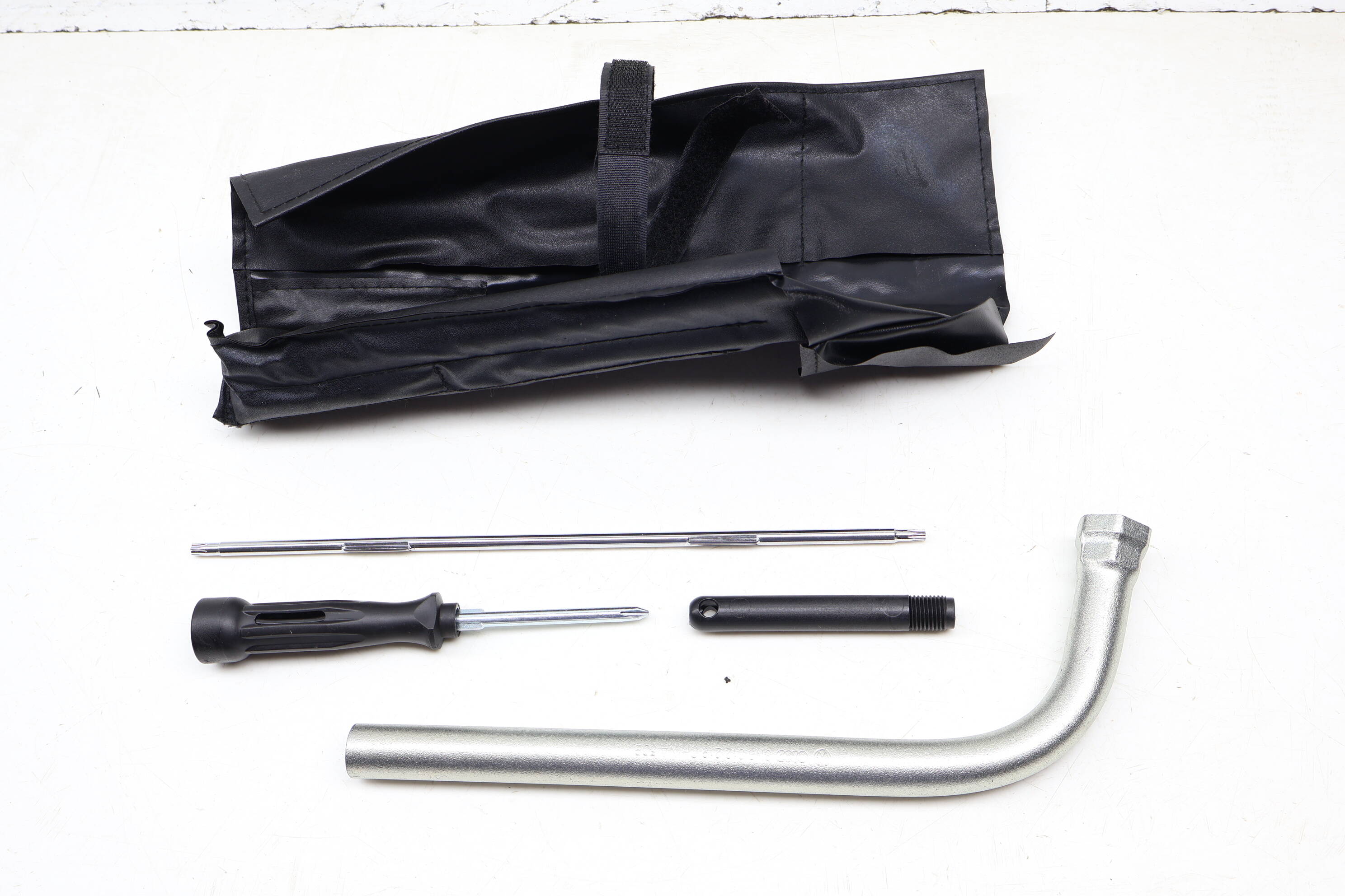 Tool Kit Bag W/ Tools 8R0012115A