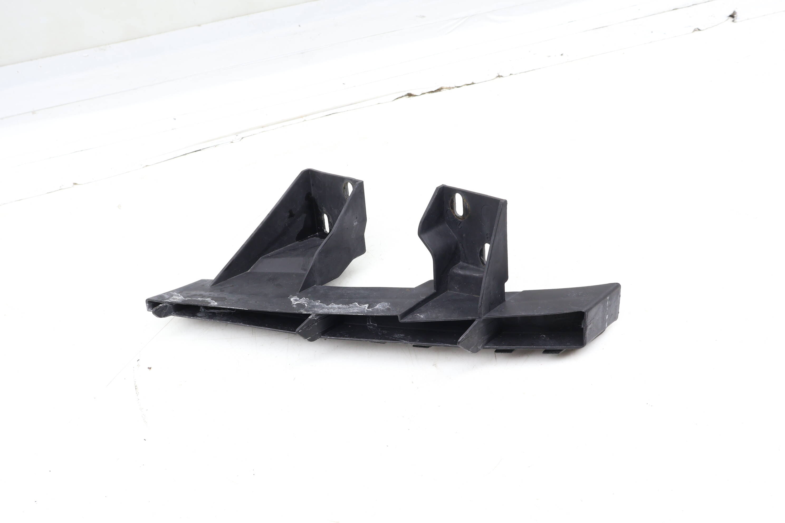 Bumper Mount / Bracket 4L0807334A