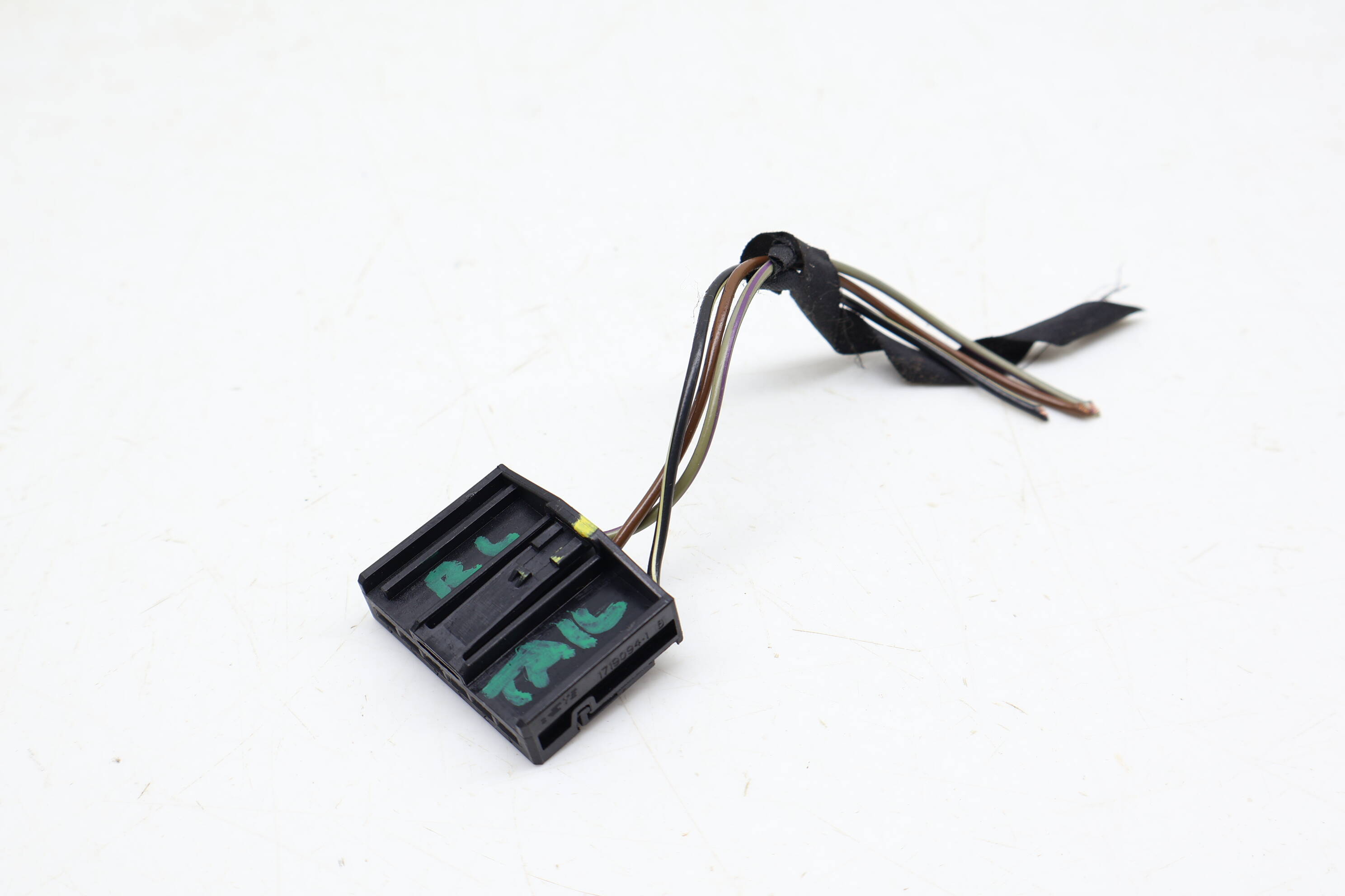 Outer Tail Light Wiring Harness Connector / Pigtail 61136984754