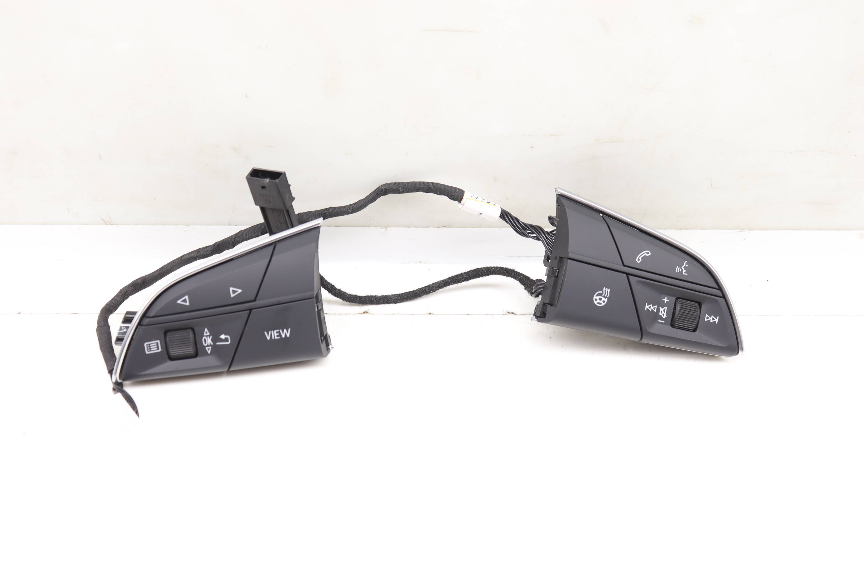 Steering Wheel Control Switch / Button Set 80A951523K