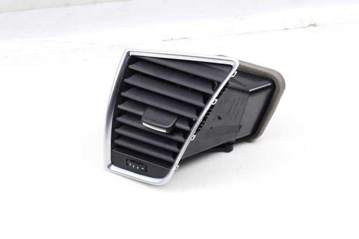 Dash Air Vent 8R1820901G main product photo