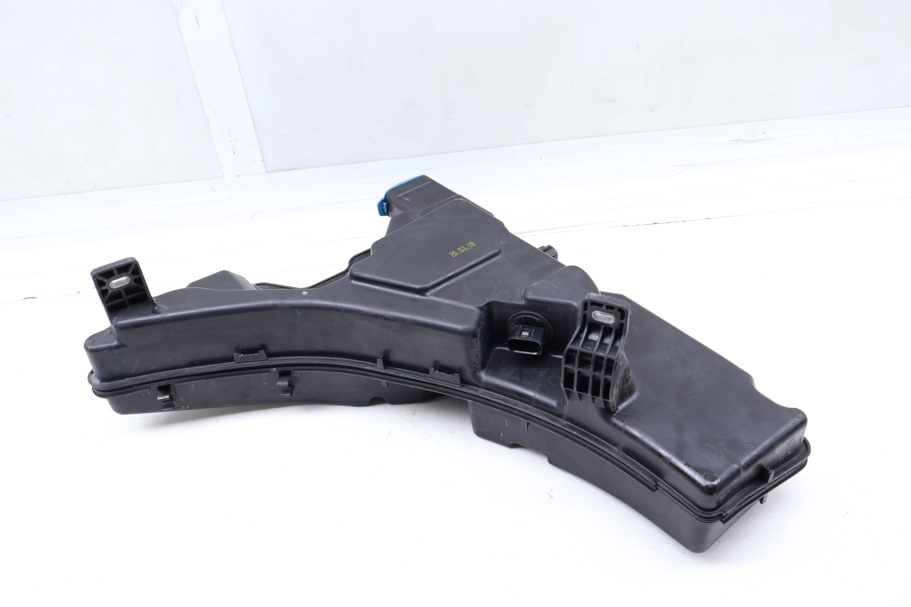 Windshield Washer Reservoir / Tank 8W6955451E