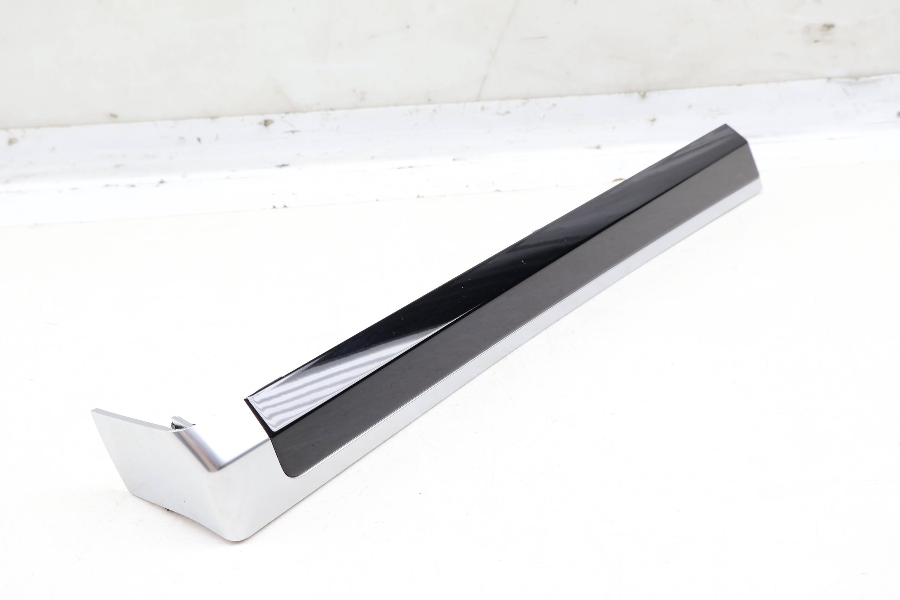 Door Panel Trim / Molding 7P5867420F 95855542000