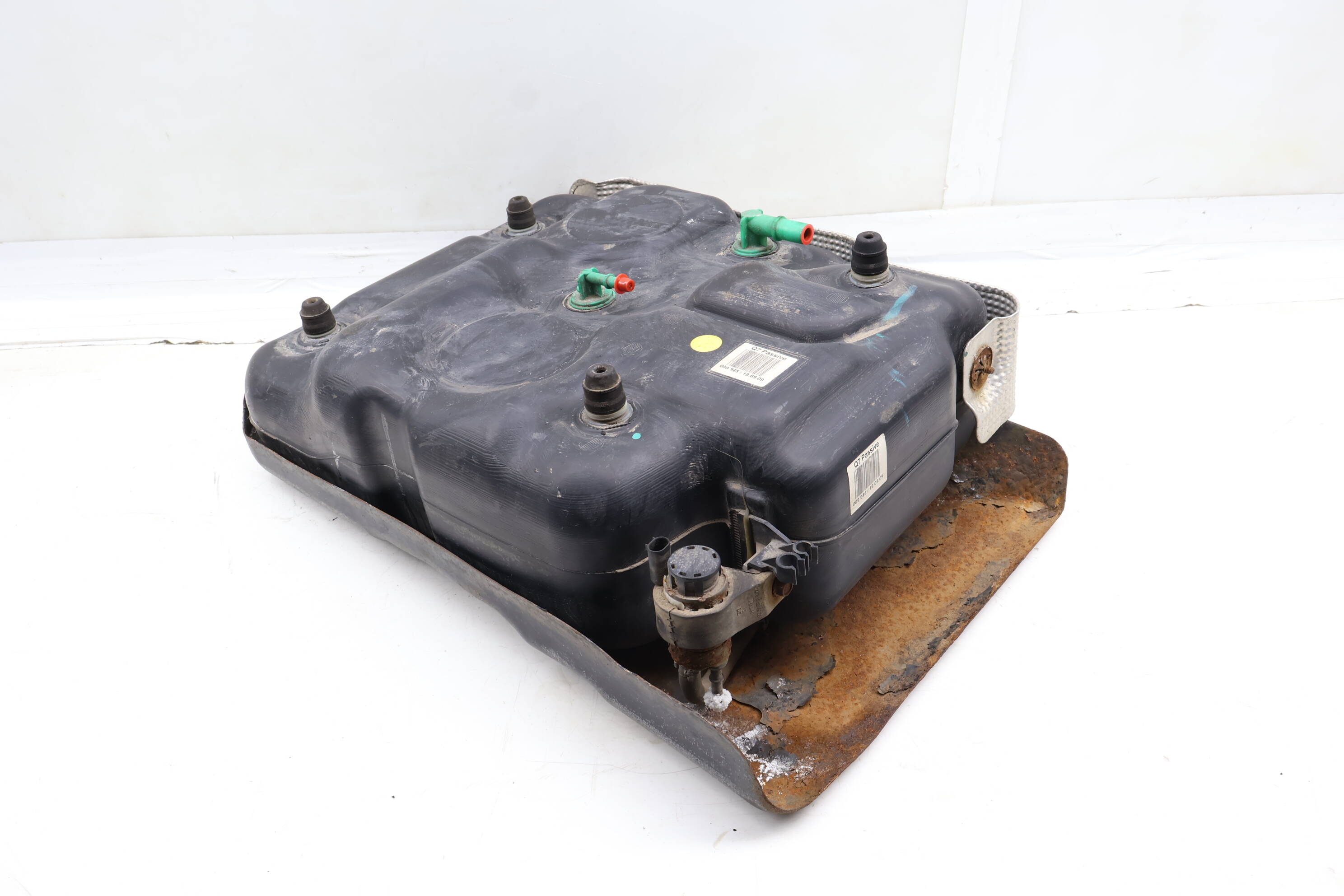 Diesel Exhaust Fluid Tank / Def Reservoir (Passive) 4L0131877B