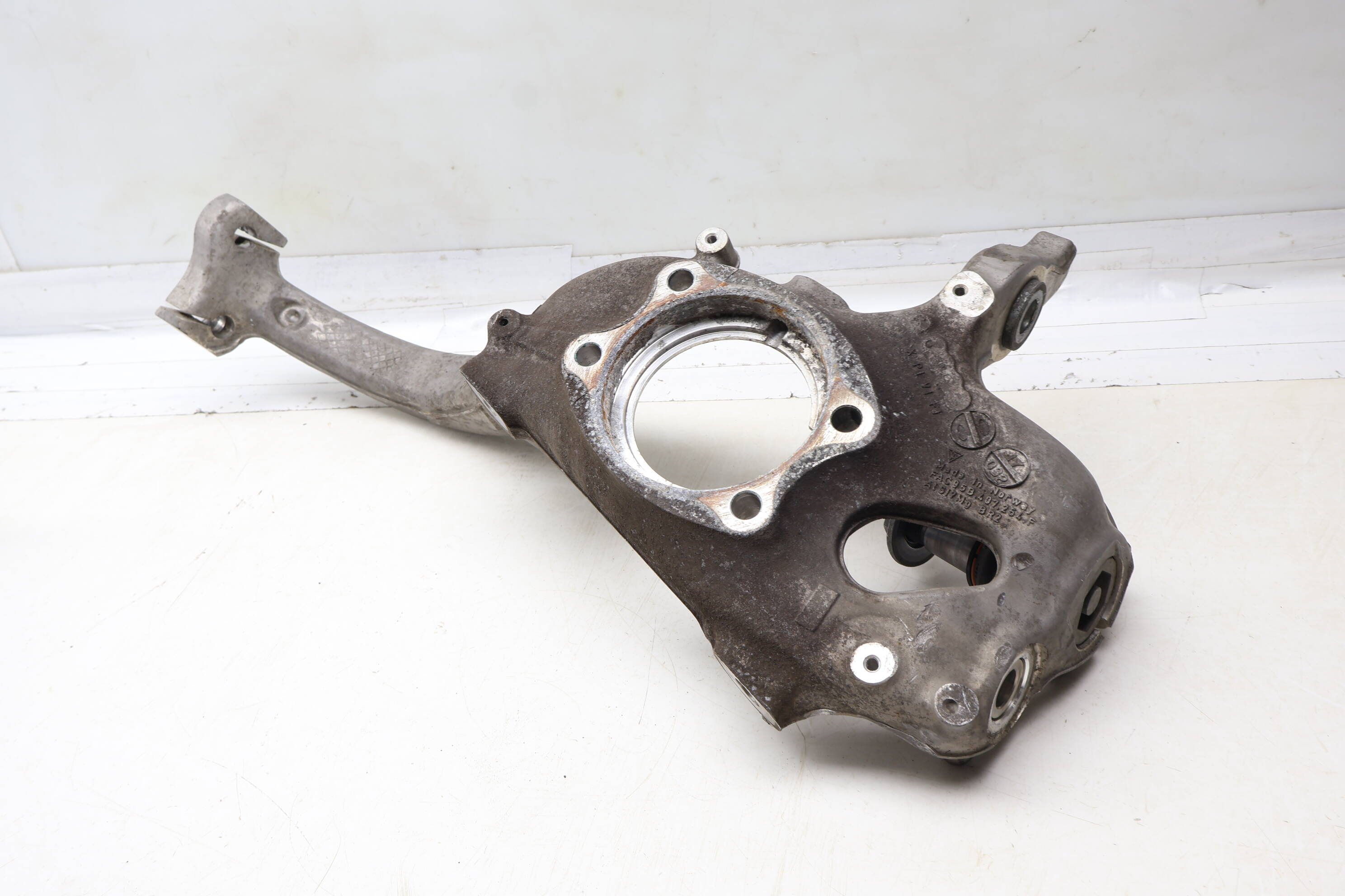 Spindle Knuckle / Wheel Bearing Housing 95B407254F