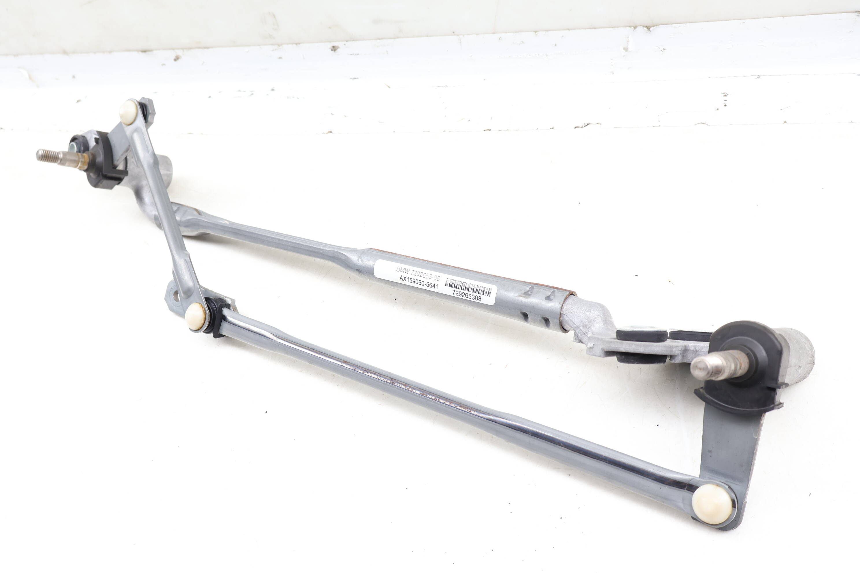 Windshield Wiper Transmission / Bracket 61617292653