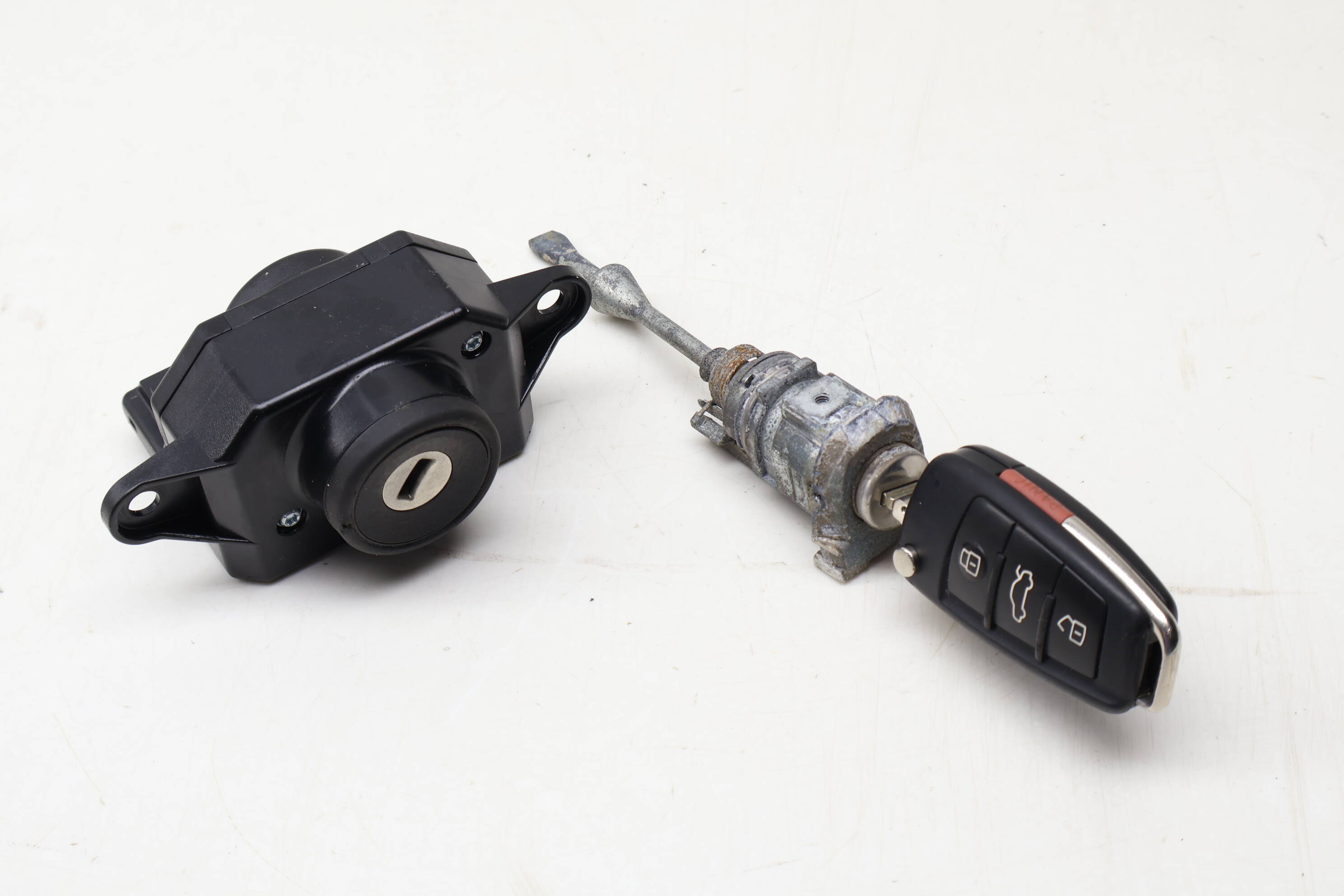 Ignition Switch / Cylinder W/ Key 4L0898375L