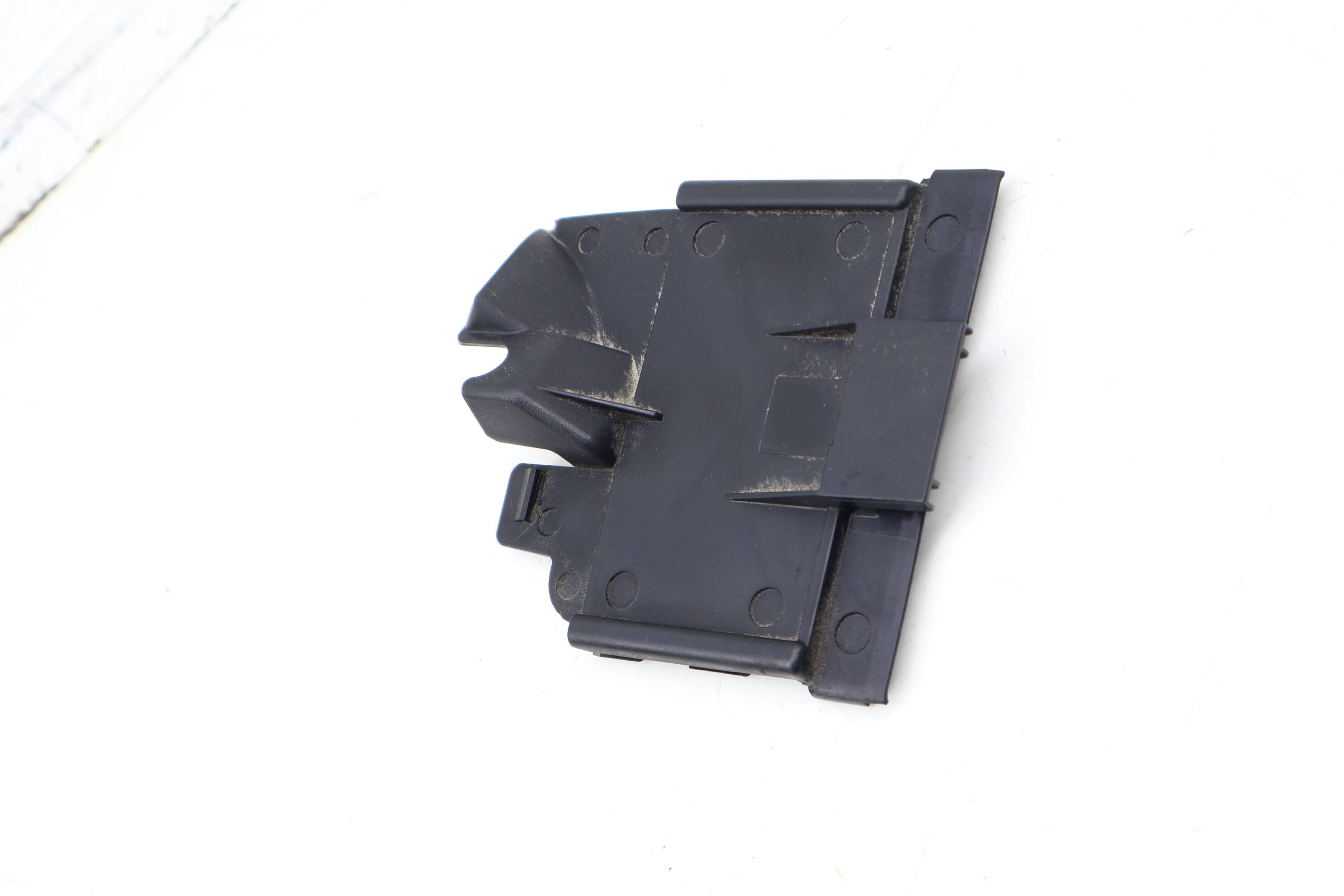 Fuse Box End Plate / Bracket 5Q0927165C