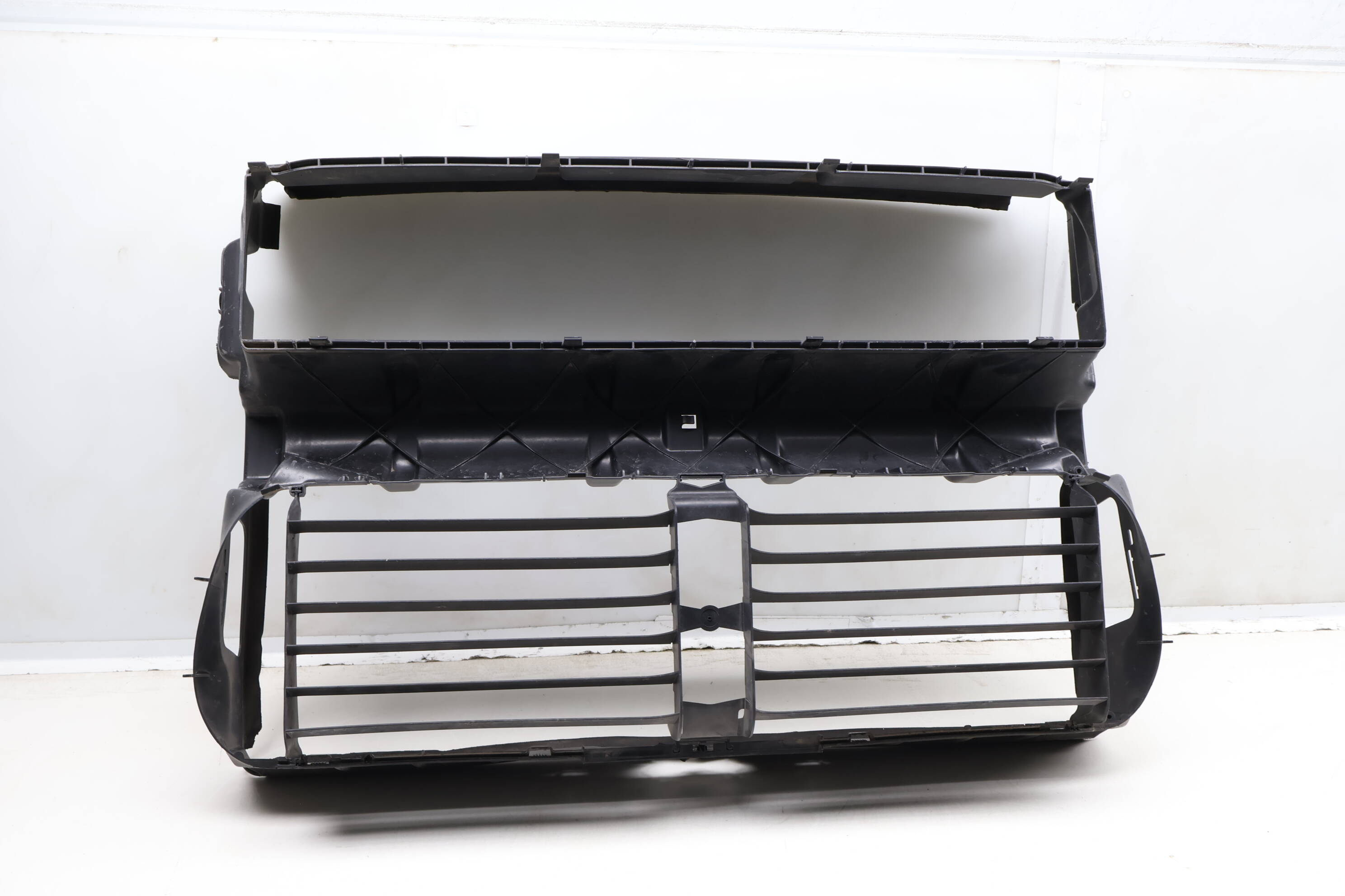 Radiator&#x20;Air&#x20;Duct&#x20;&#x2F;&#x20;Guide&#x20;Assembly&#x20;51747200781