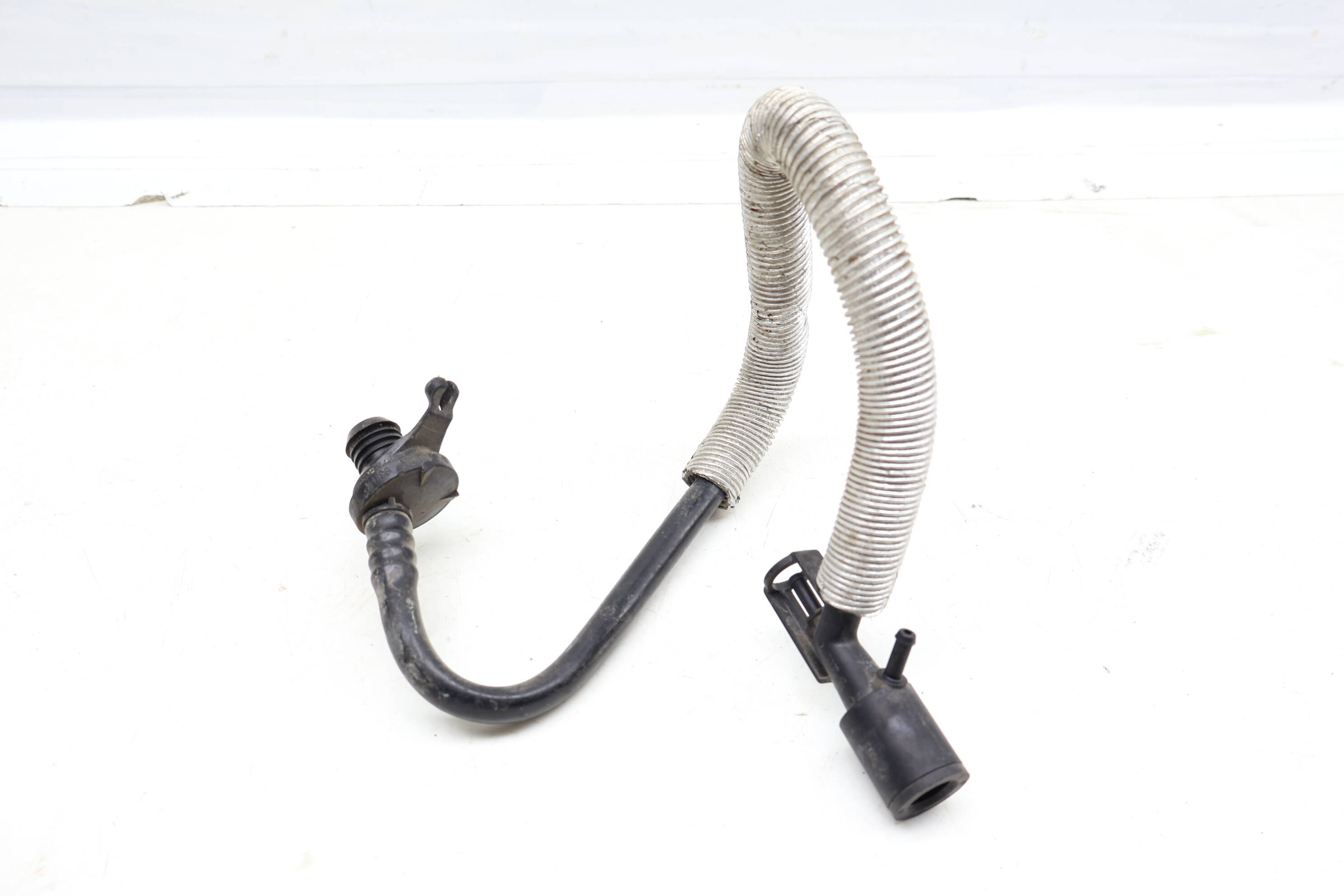 Brake Booster Vacuum Line / Hose 8J0611931L