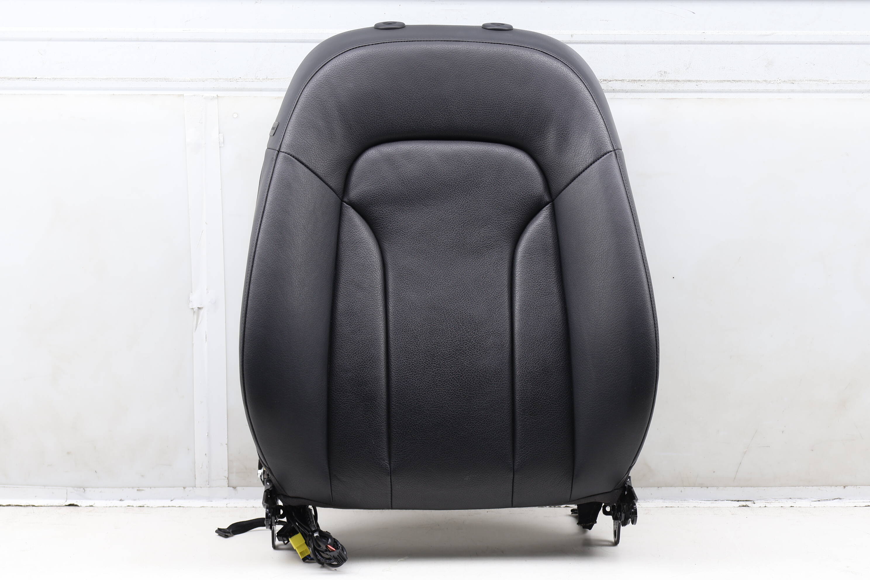 Upper&#x20;Seat&#x20;Backrest&#x20;Cushion&#x20;Assembly&#x20;8R0881806C