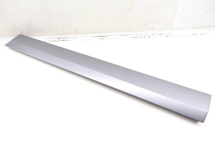 Lower Door Blade / Molding (M) 8069196 main product photo