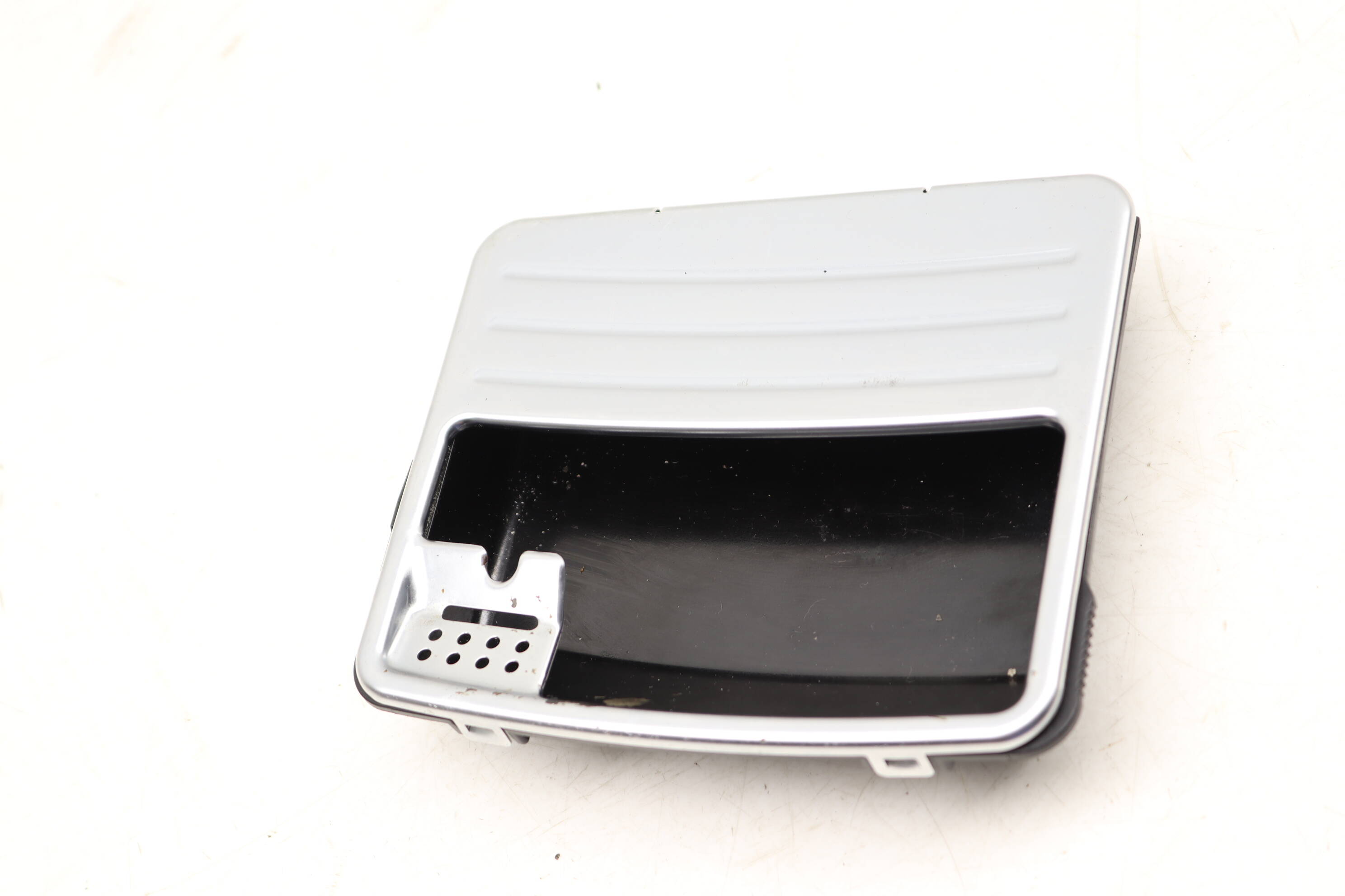 Dash&#x20;Ashtray&#x20;Insert&#x20;2228100028