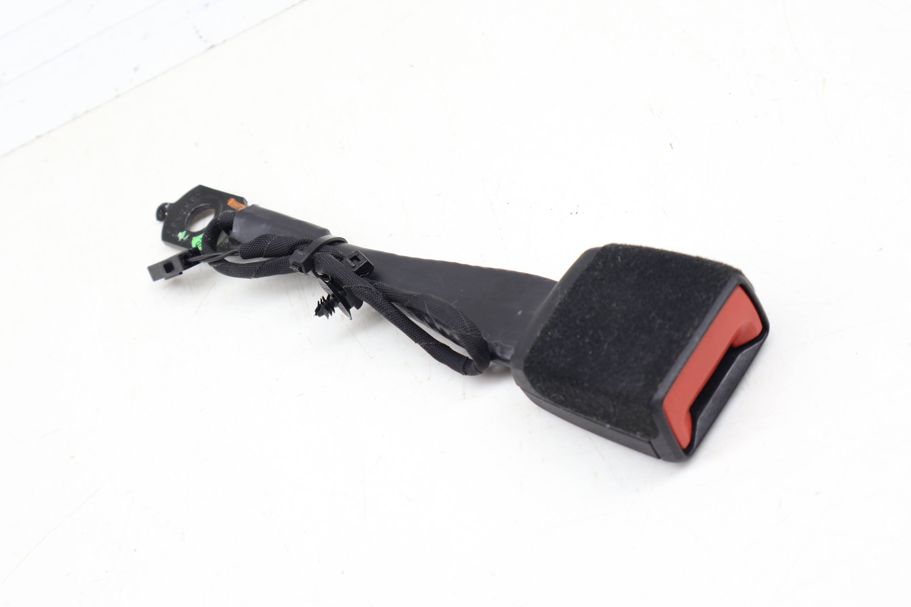 Seat Belt Buckle / Receiver 9Y0857755