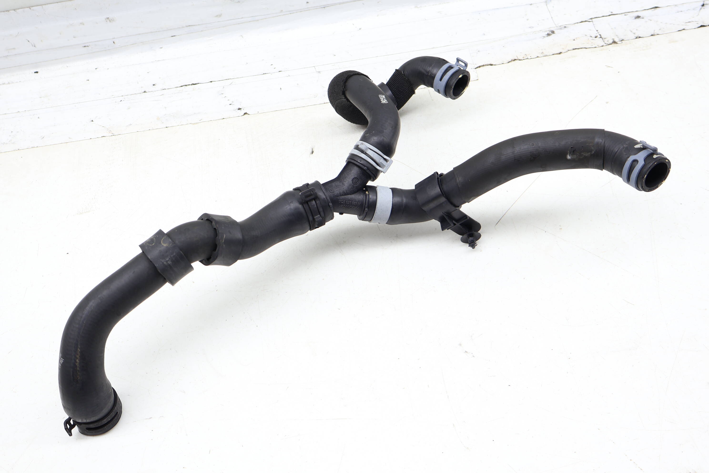 Radiator Coolant Hose / Pipe Assembly 5WA122157AG