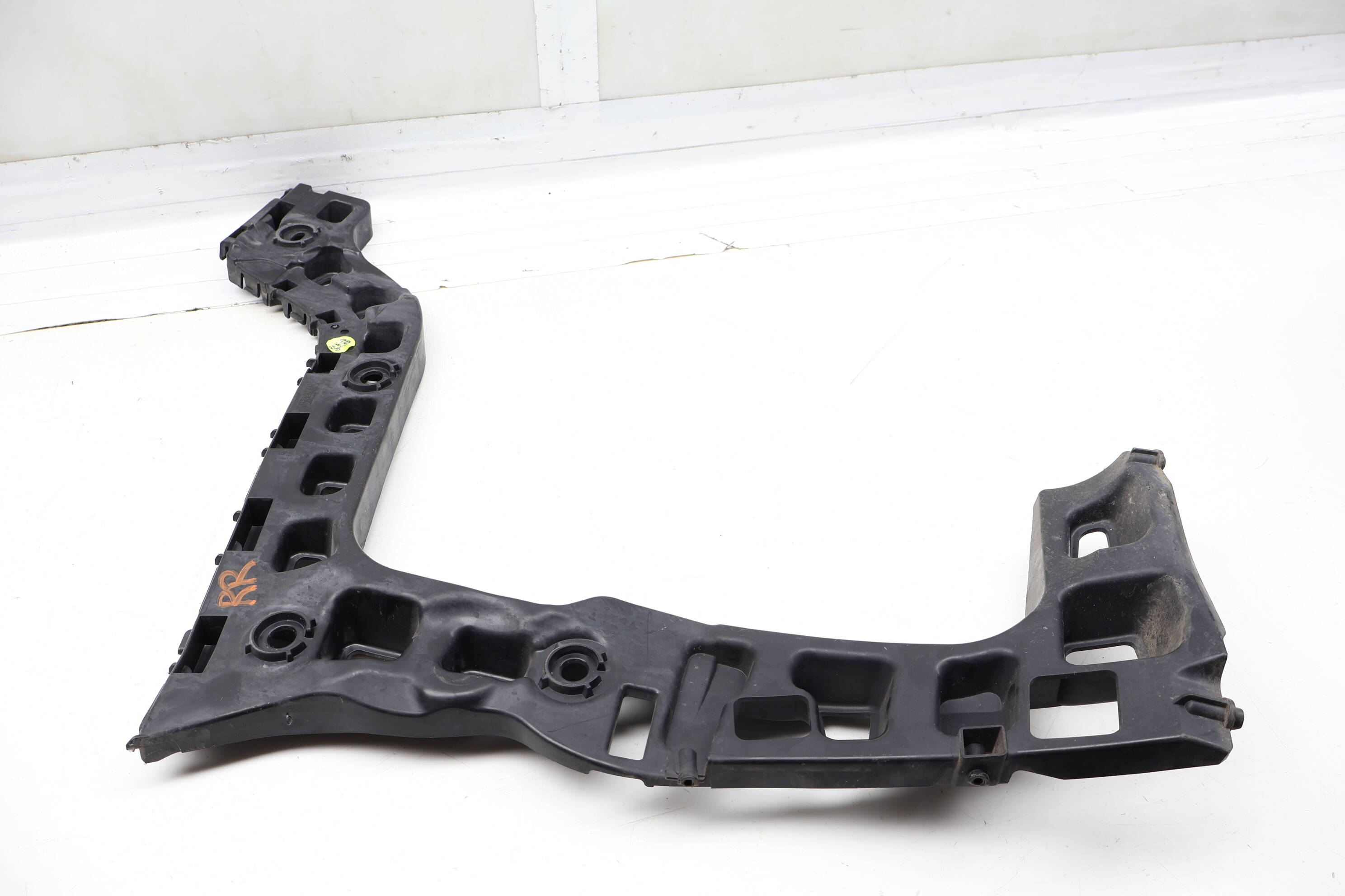 Bumper Guide / Bracket 3CN807394