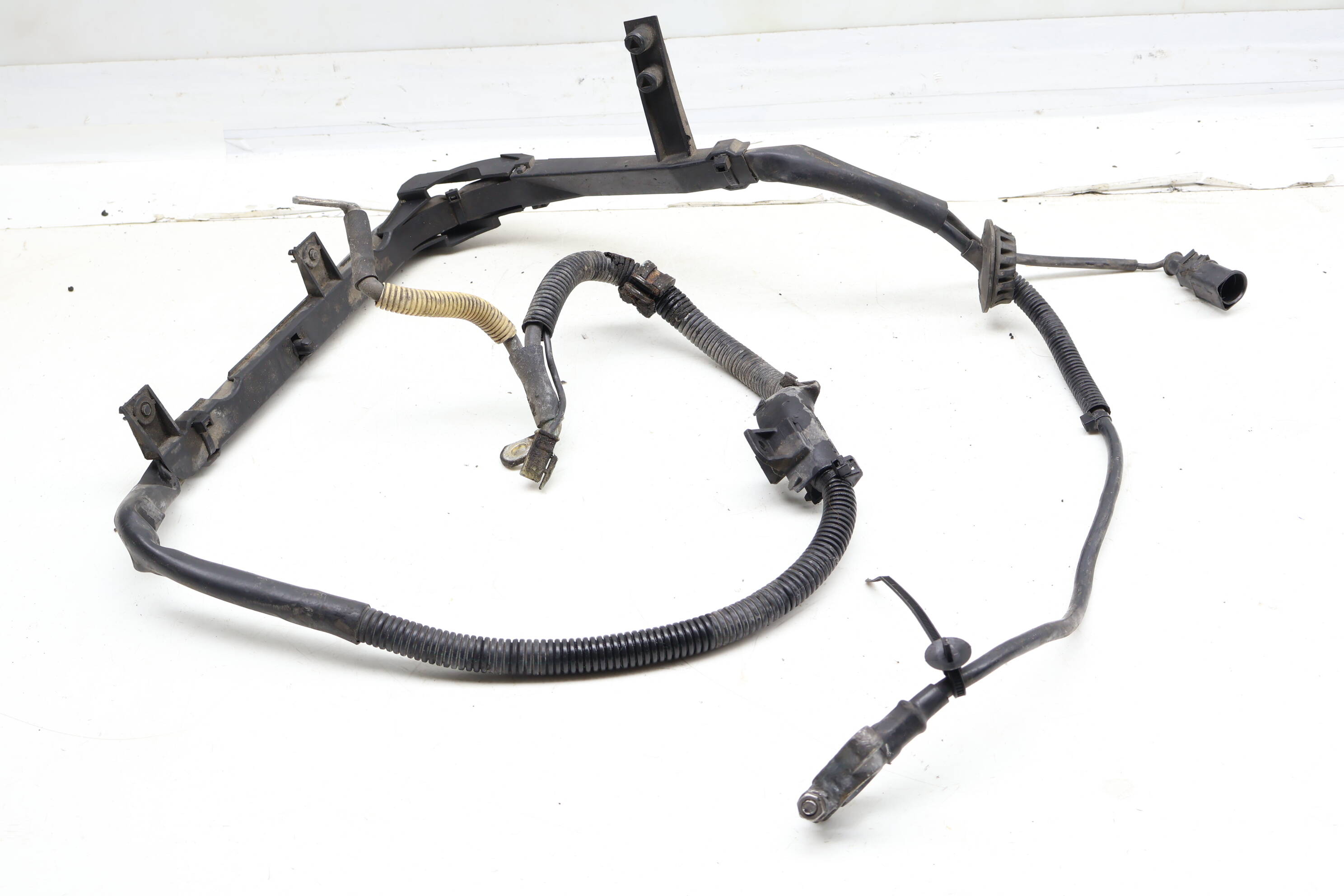 Positive Battery Cable / Alternator Wiring Harness 8D1971225AA