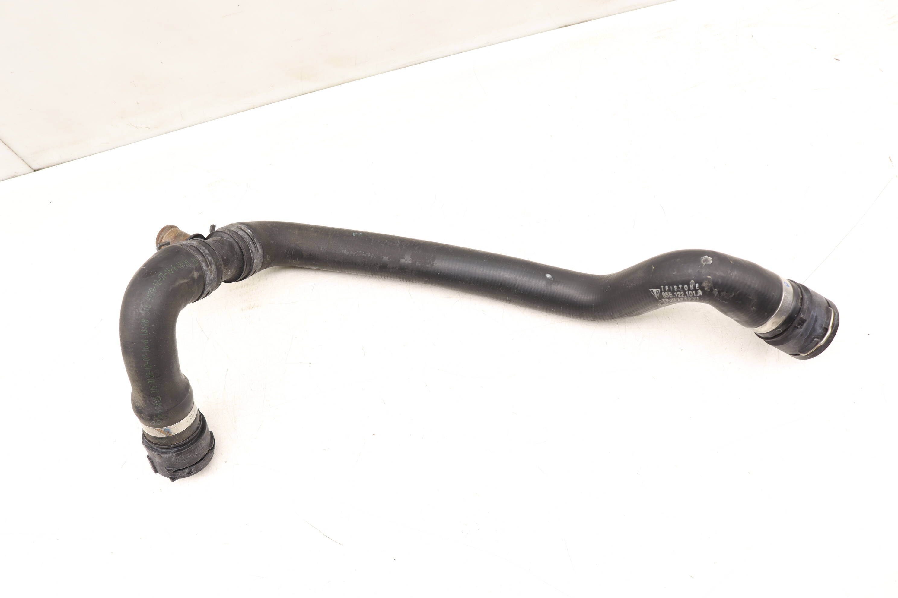 Radiator Coolant Hose / Line (Upper) 95B122101A