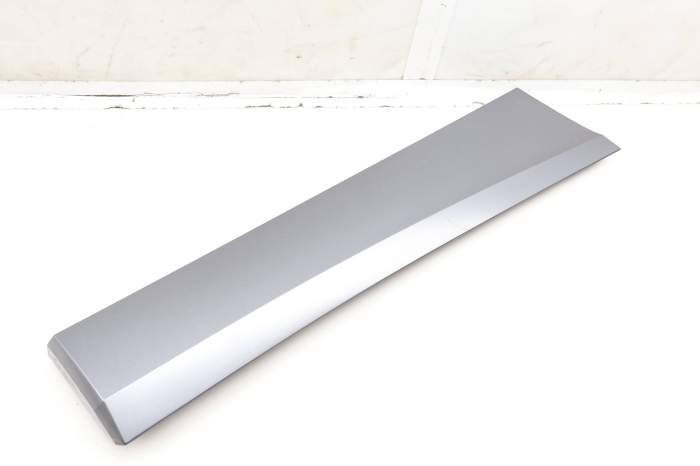 Lower Door Blade / Molding (M) 8069198 main product photo
