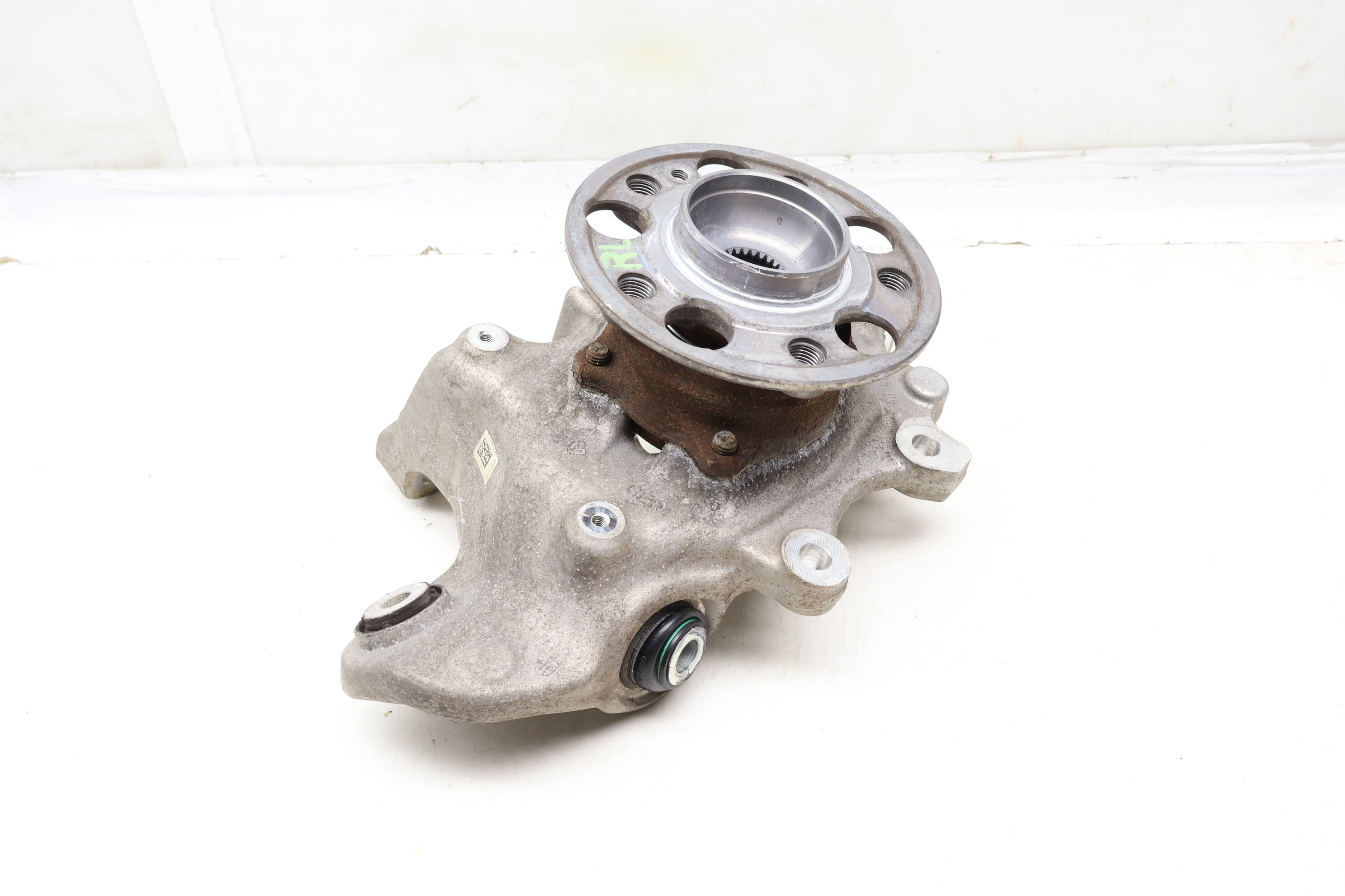 Spindle Knuckle W/ Wheel Bearing 2133572500