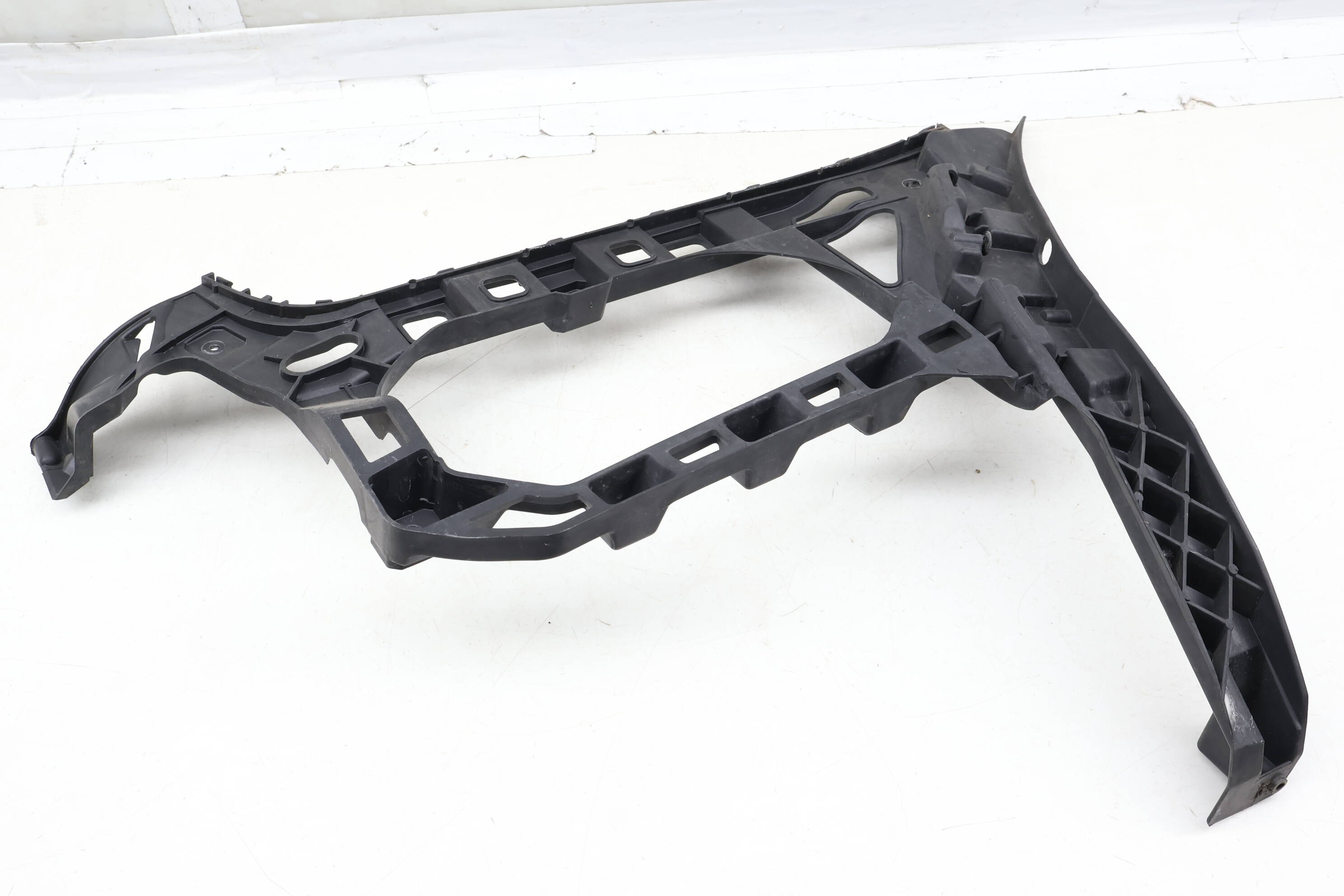 Bumper Mount Bracket (Side) 3C8807394B