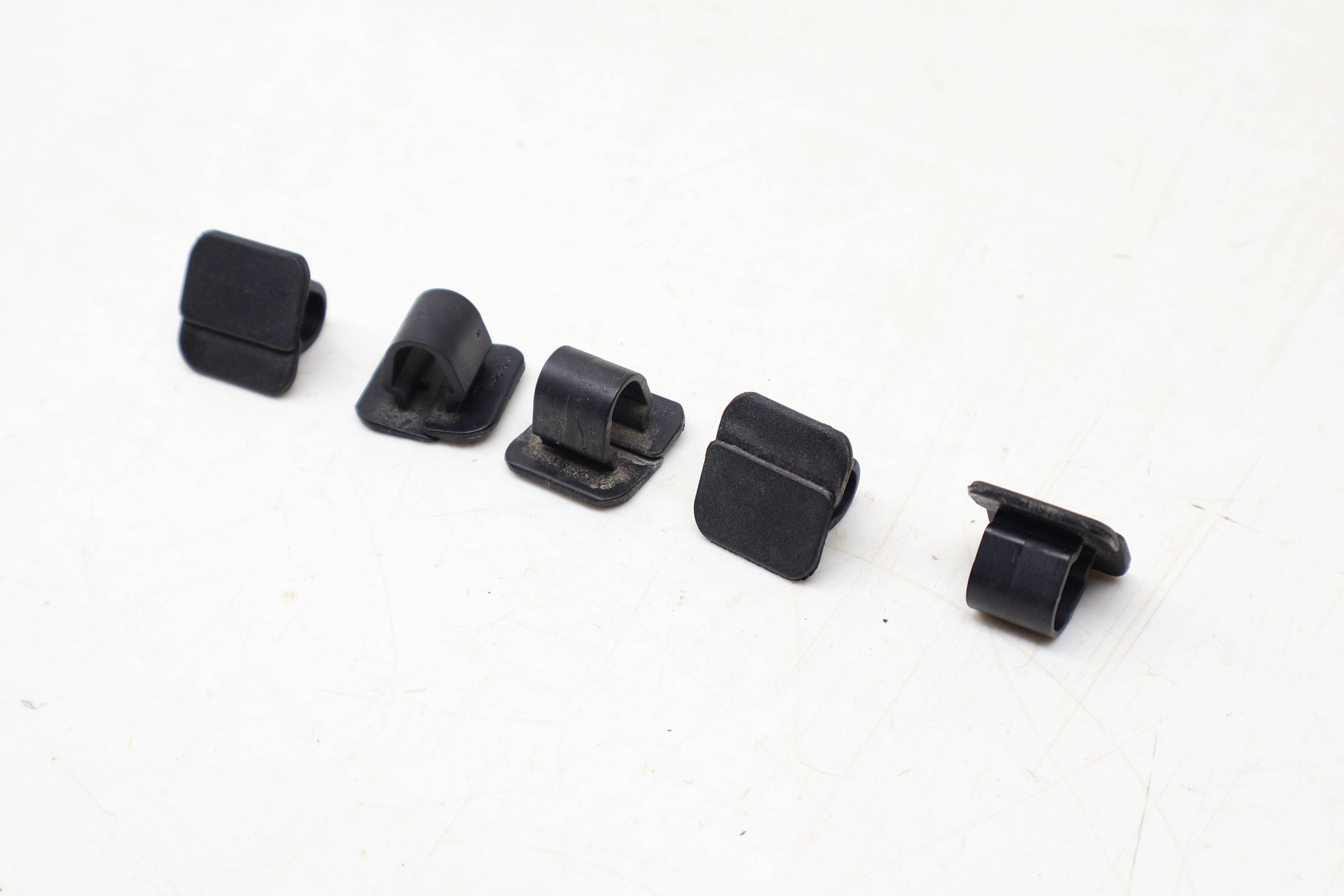 Hood Insulation / Sound Blanket Clip Set (5) 8E0863727A