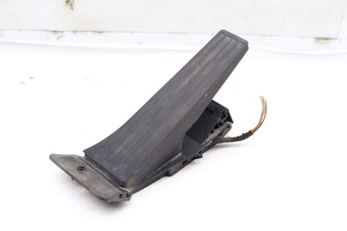 Accelerator / Gas Pedal 35426789999 main product photo