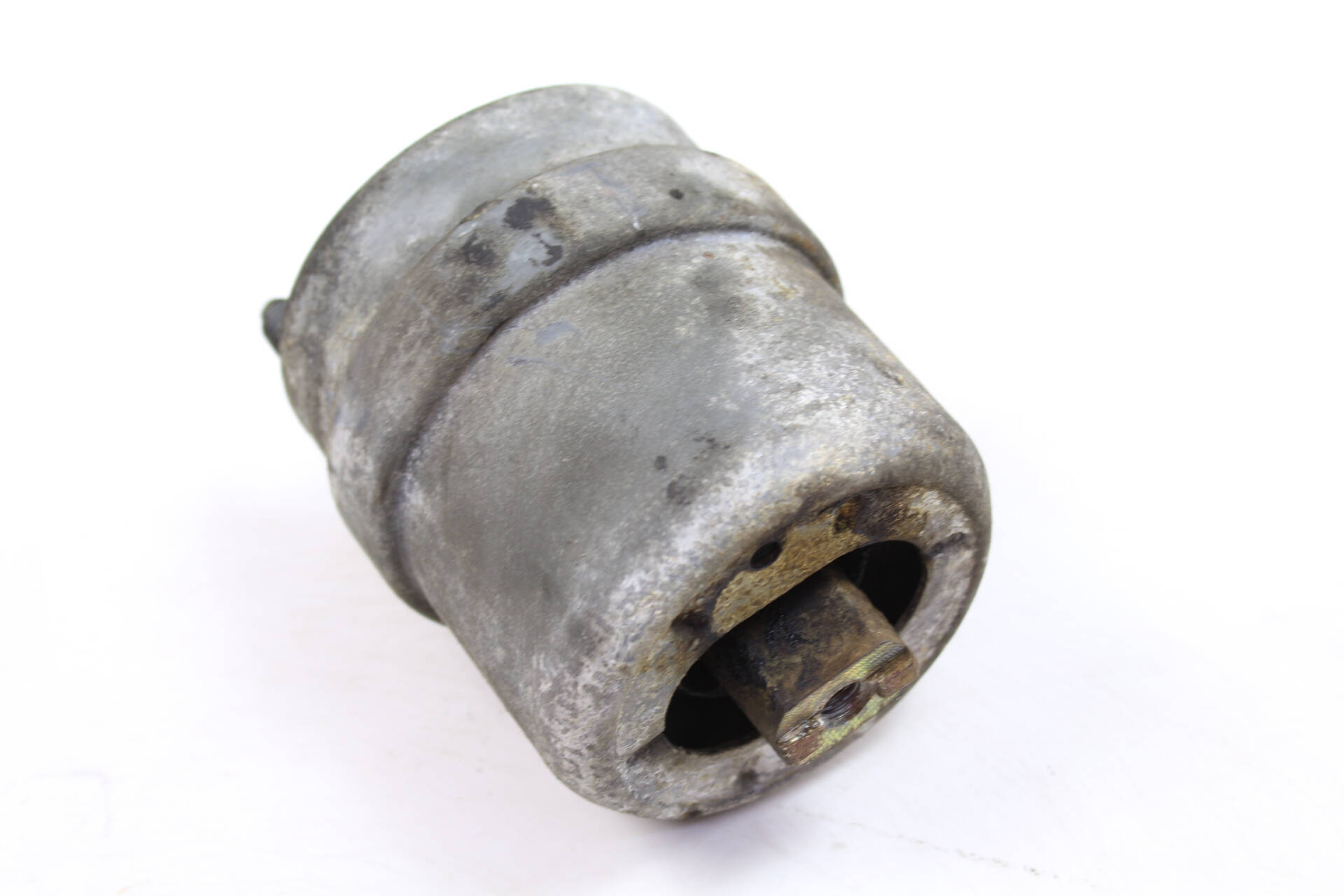 Engine / Motor Mount 7D0199132D