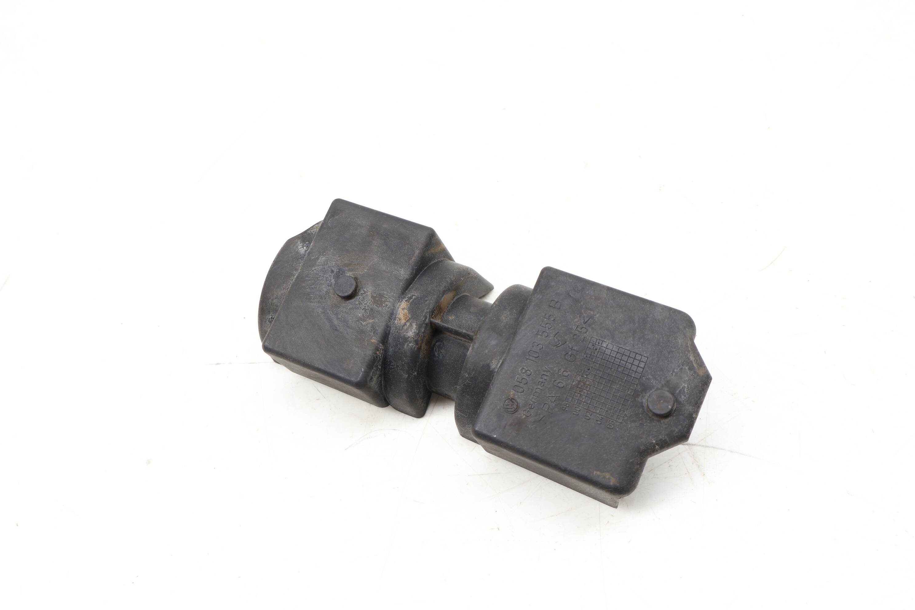 Cam / Camshaft Oil Deflector / Cover 058103555B