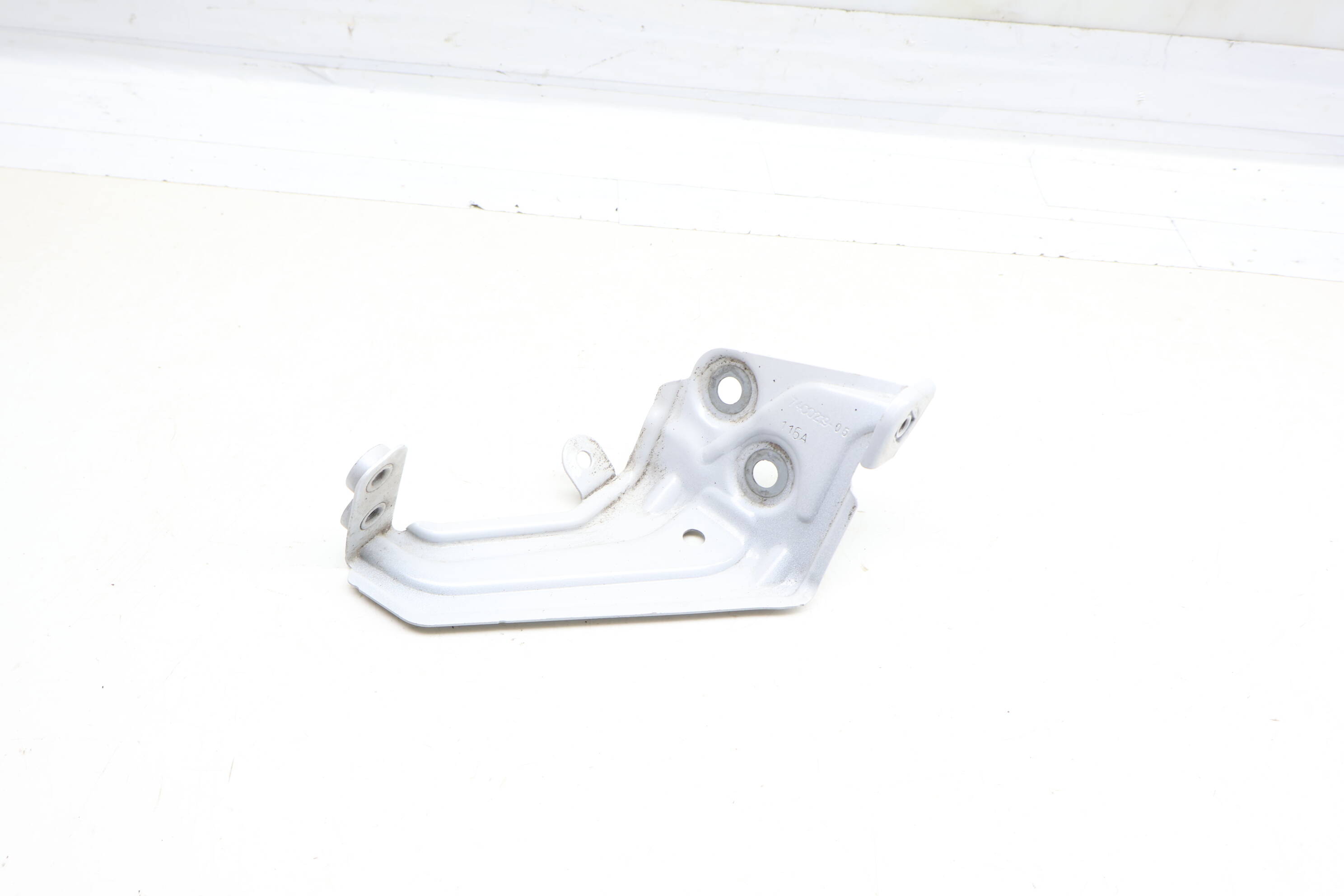 Fender Mount Bracket (Lower) 41357400219