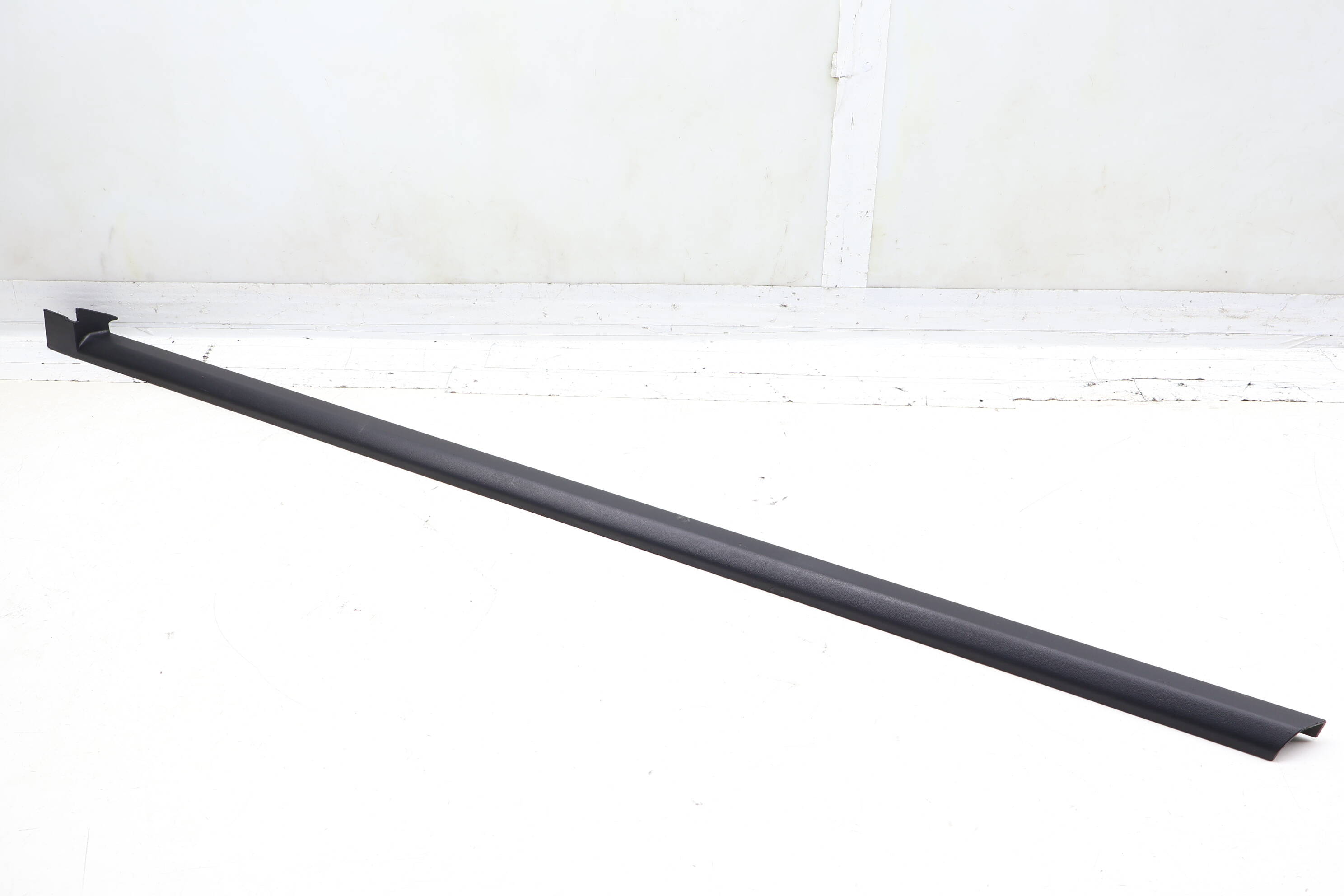 Door Sill / Scuff Panel Trim / Molding 7P5853538 95855953800