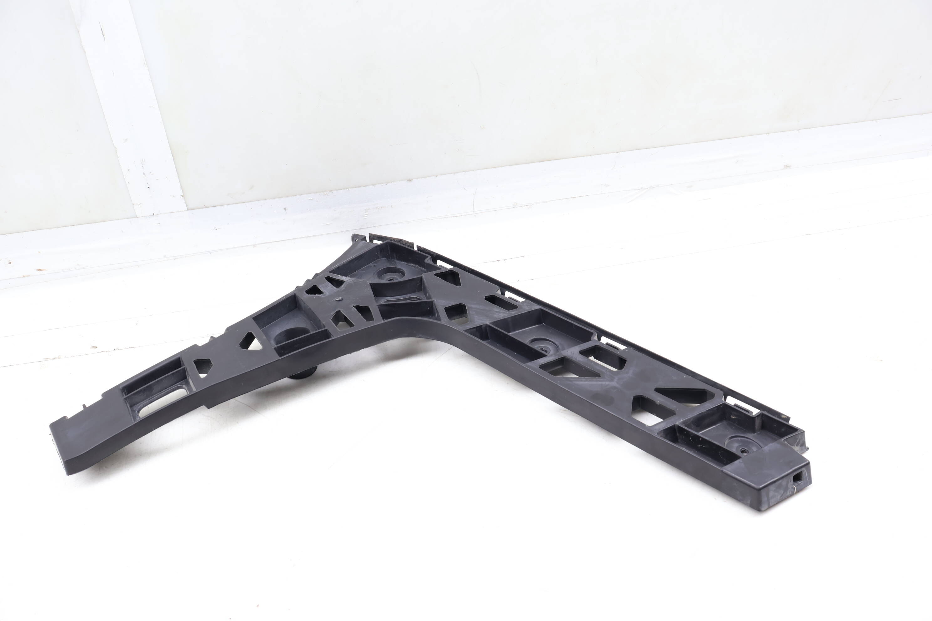 Bumper Mount / Bracket 561807393J