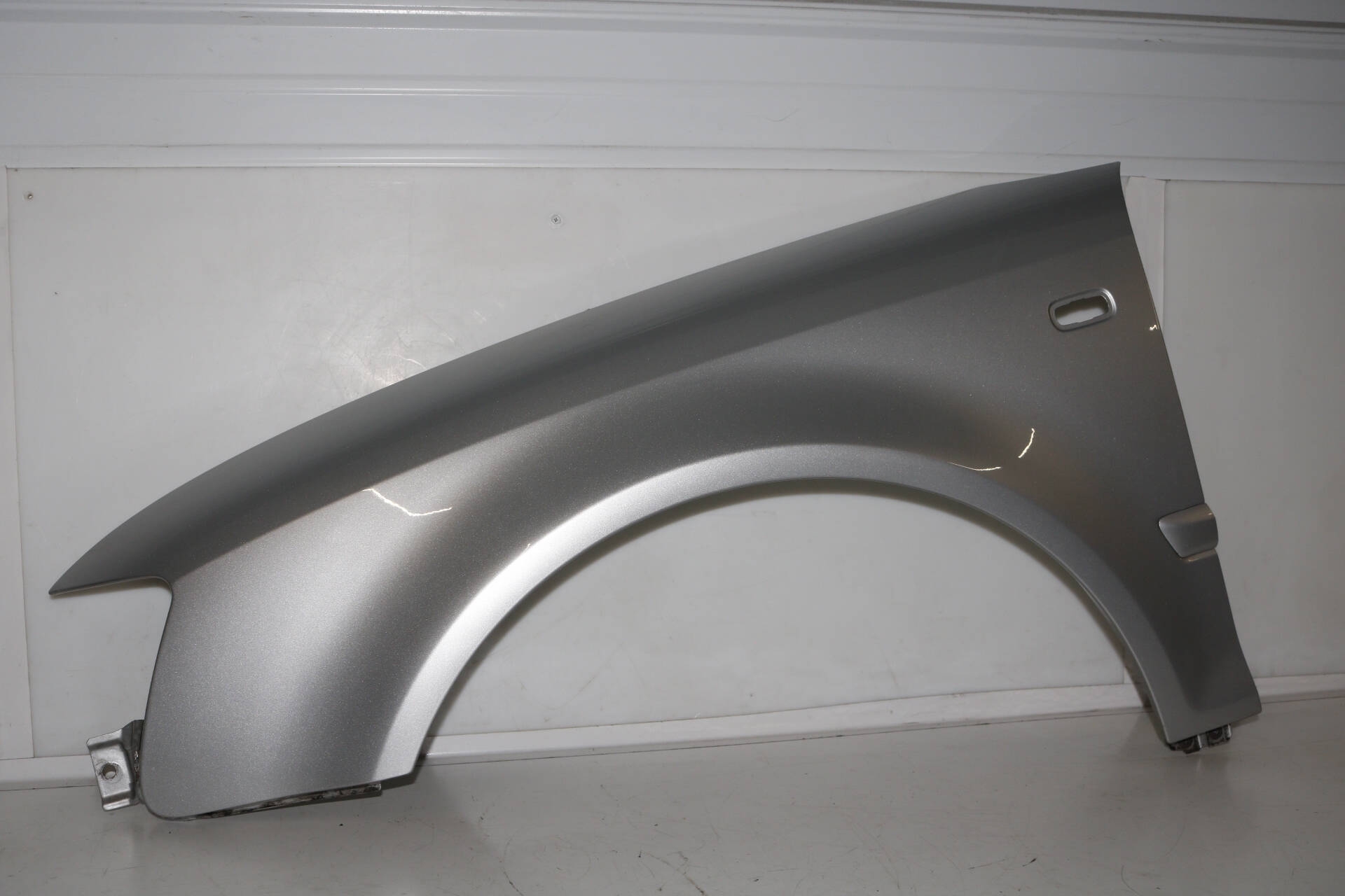 LEFT - CONVERTIBLE FENDER - AUDI A4 S4 - 8H0821105