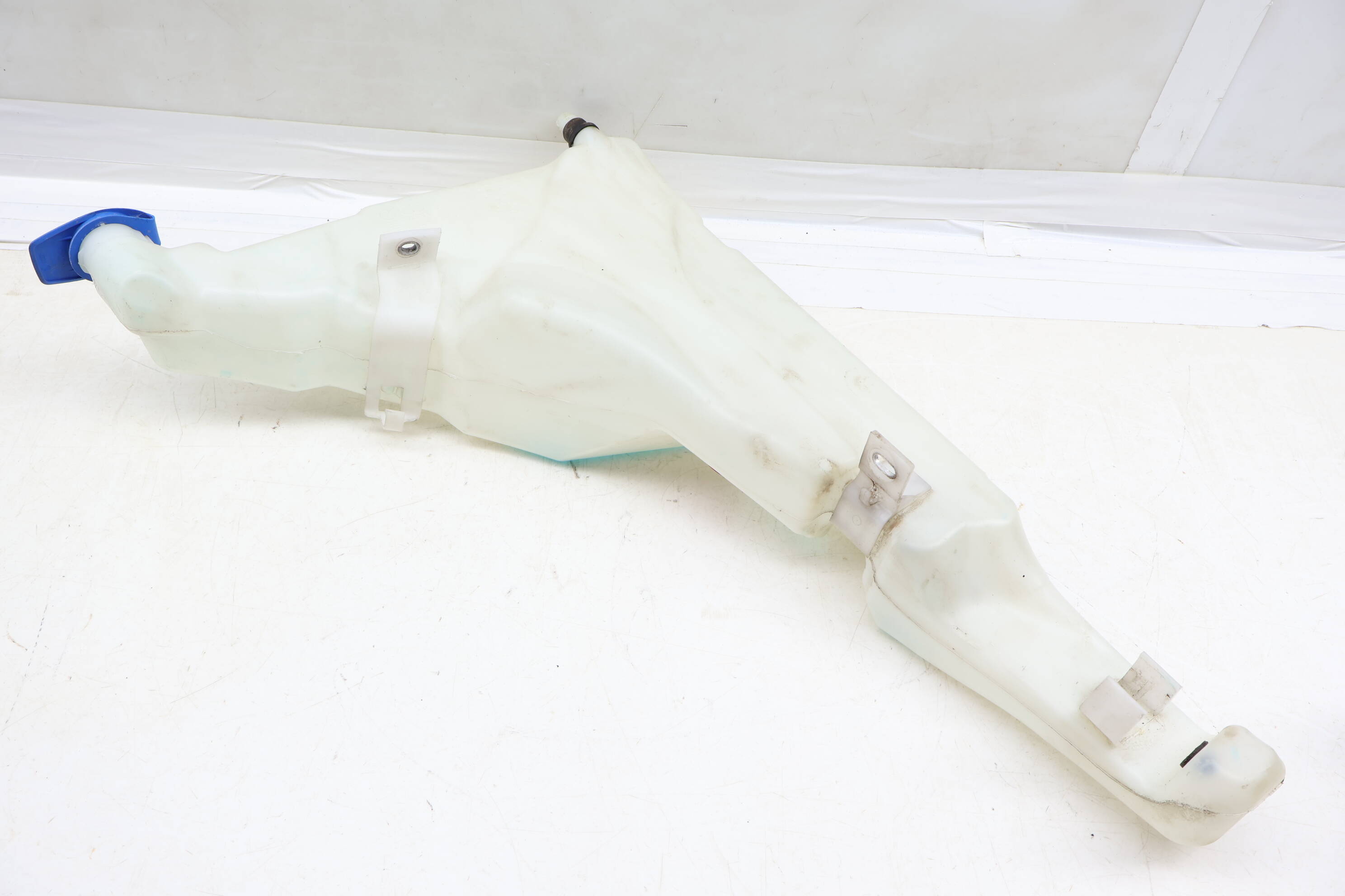 Windshield Washer Reservoir / Tank 4H0955451D