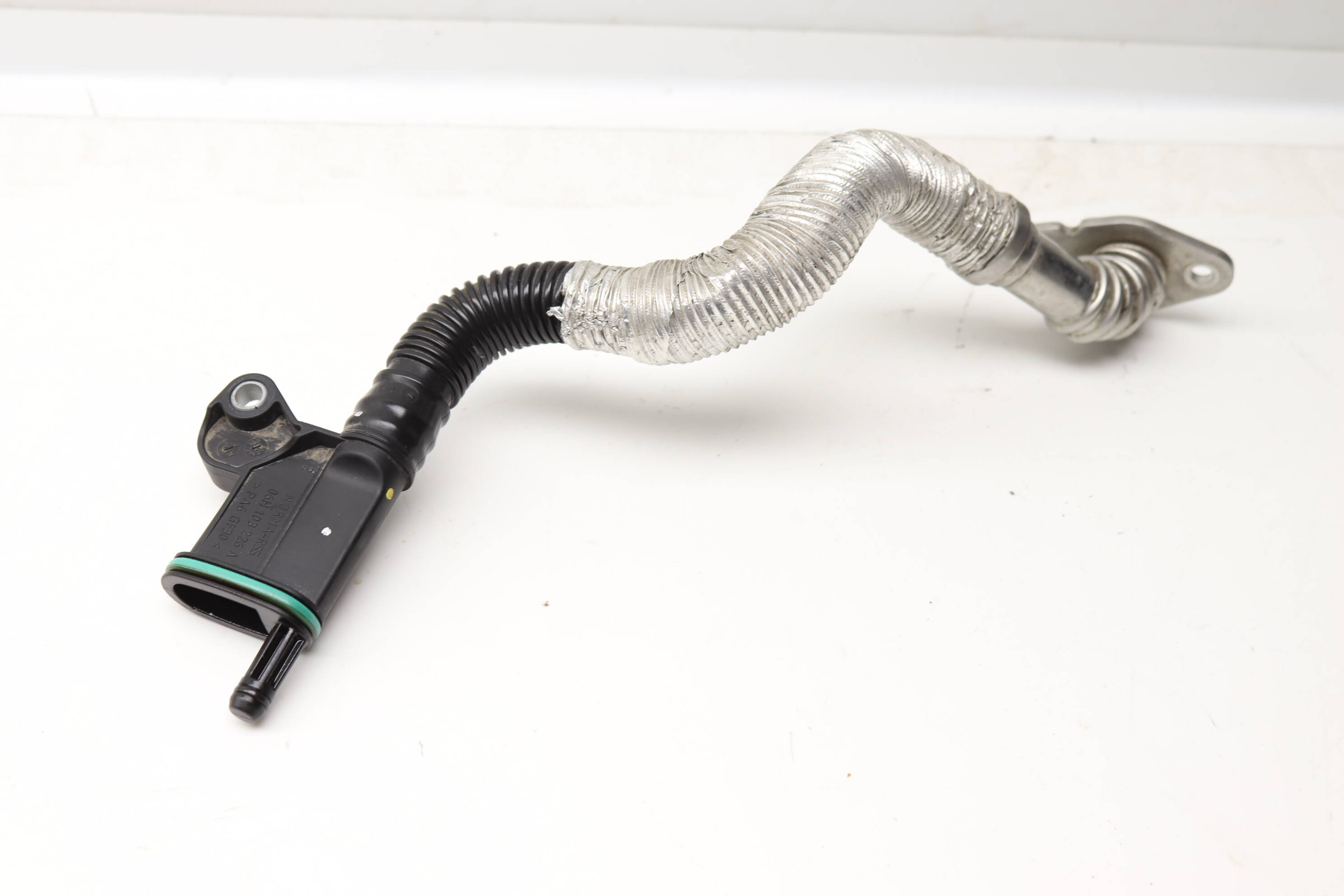 Pcv Breather Hose / Line 06H103226A