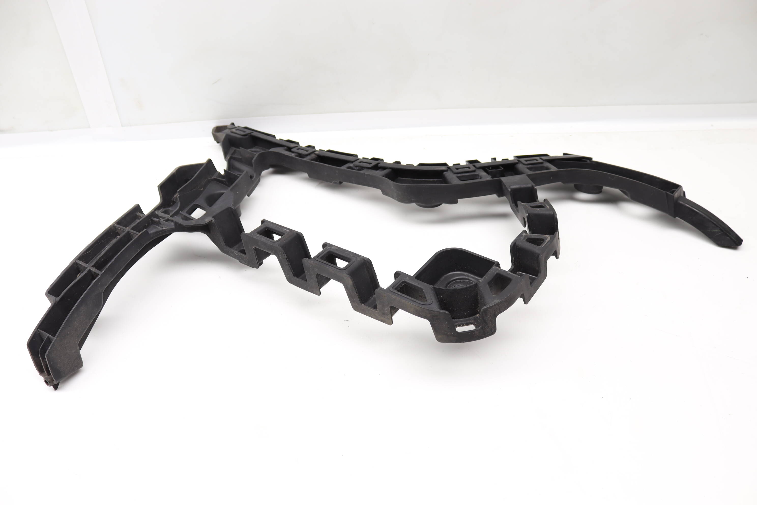 VW Rear Left Bumper Guide / Mount Bracket 5GM807393D