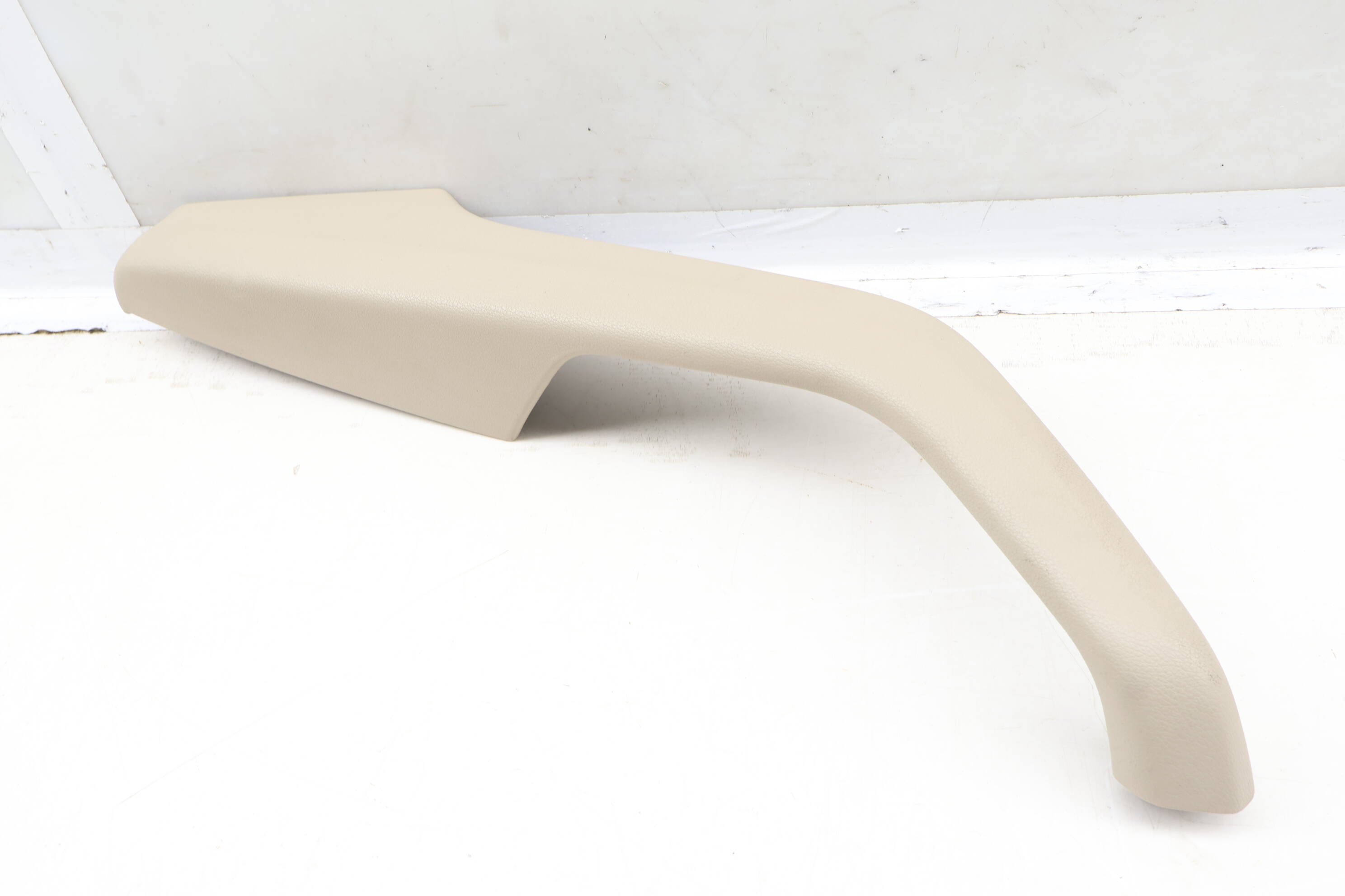 Door&#x20;Panel&#x20;Pull&#x20;&#x2F;&#x20;Armrest&#x20;8W0867174