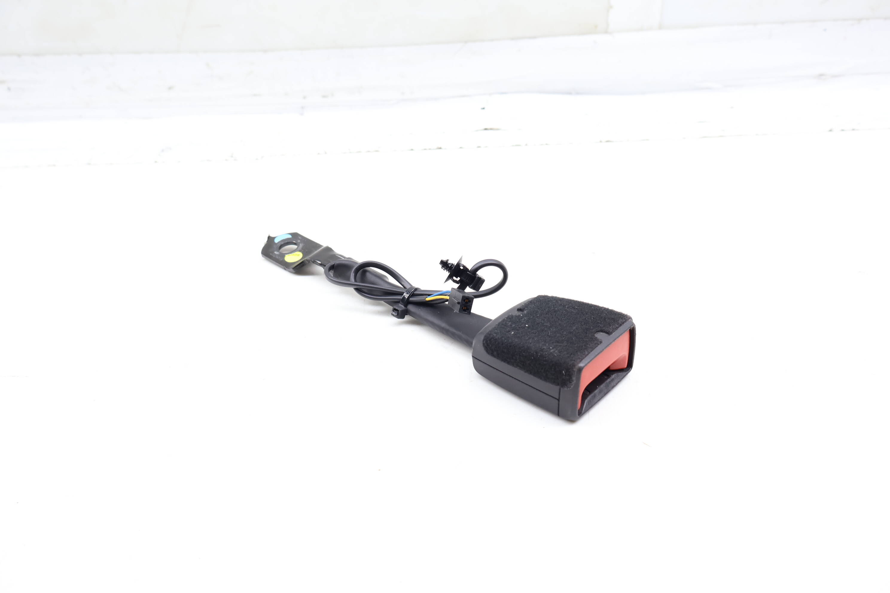 Seat Belt Buckle / Receiver 3CM857755