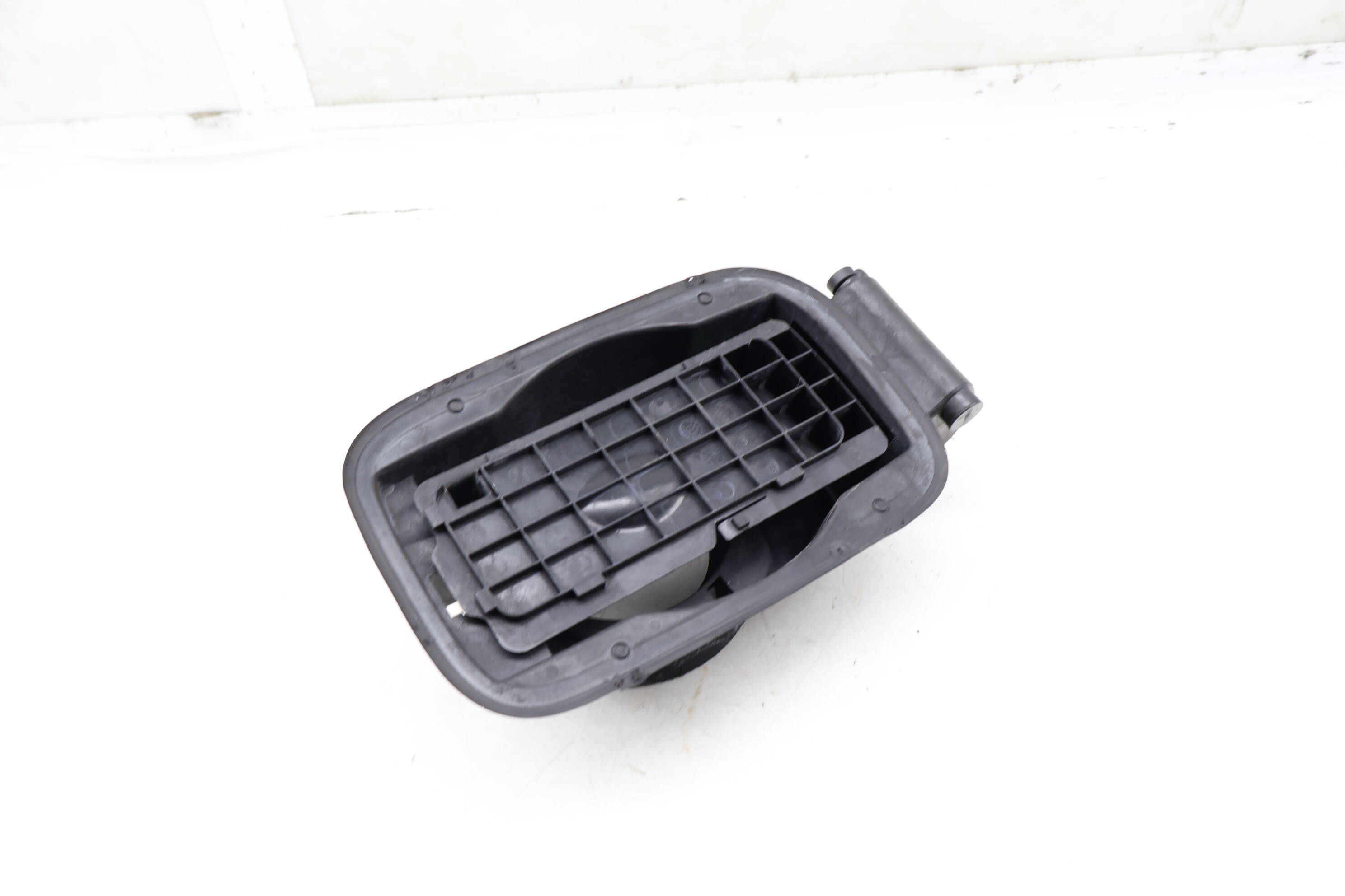 Gas / Fuel Filler Door Bracket 51173401815