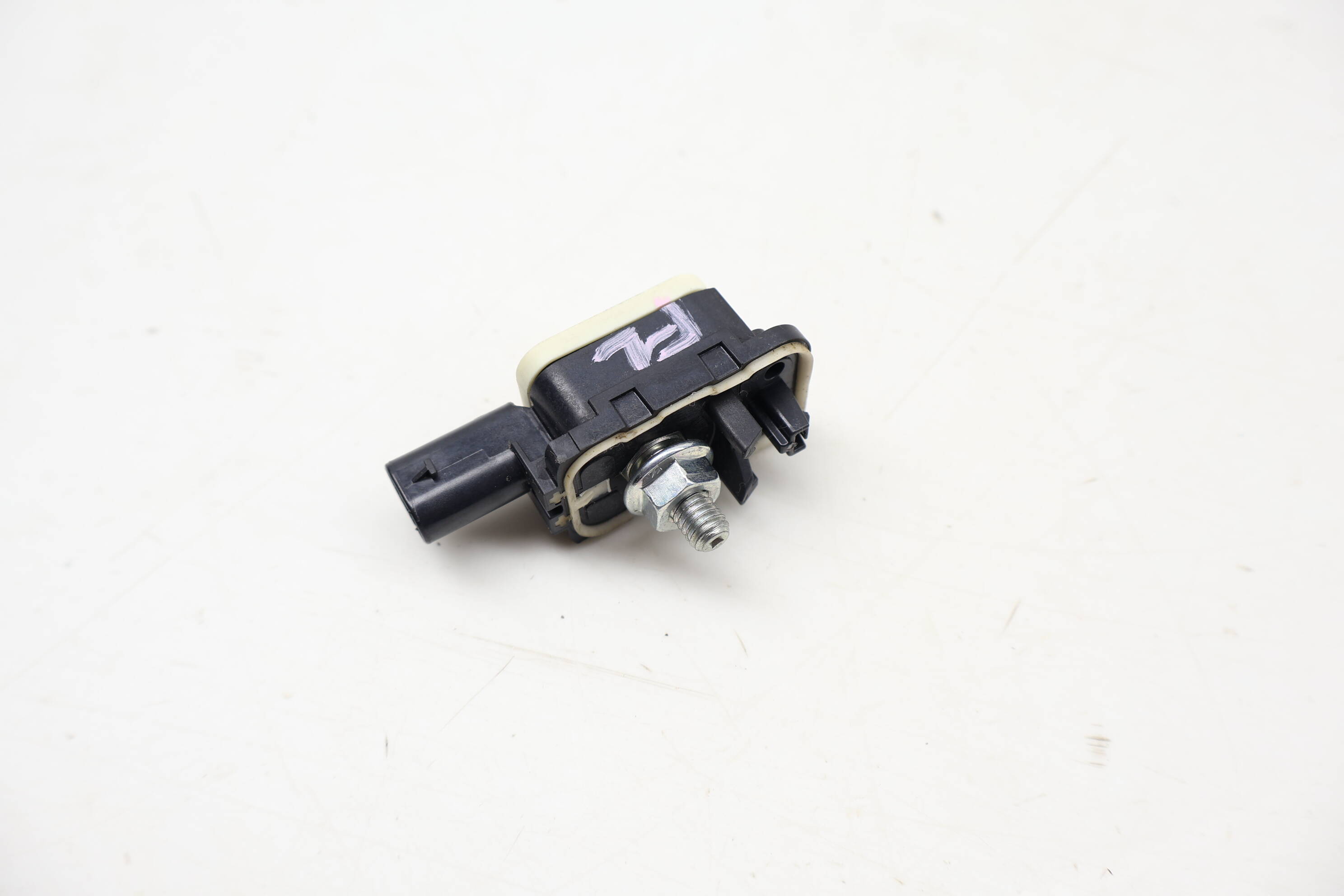 Impact / Crash Sensor 7P0959354 95861822210