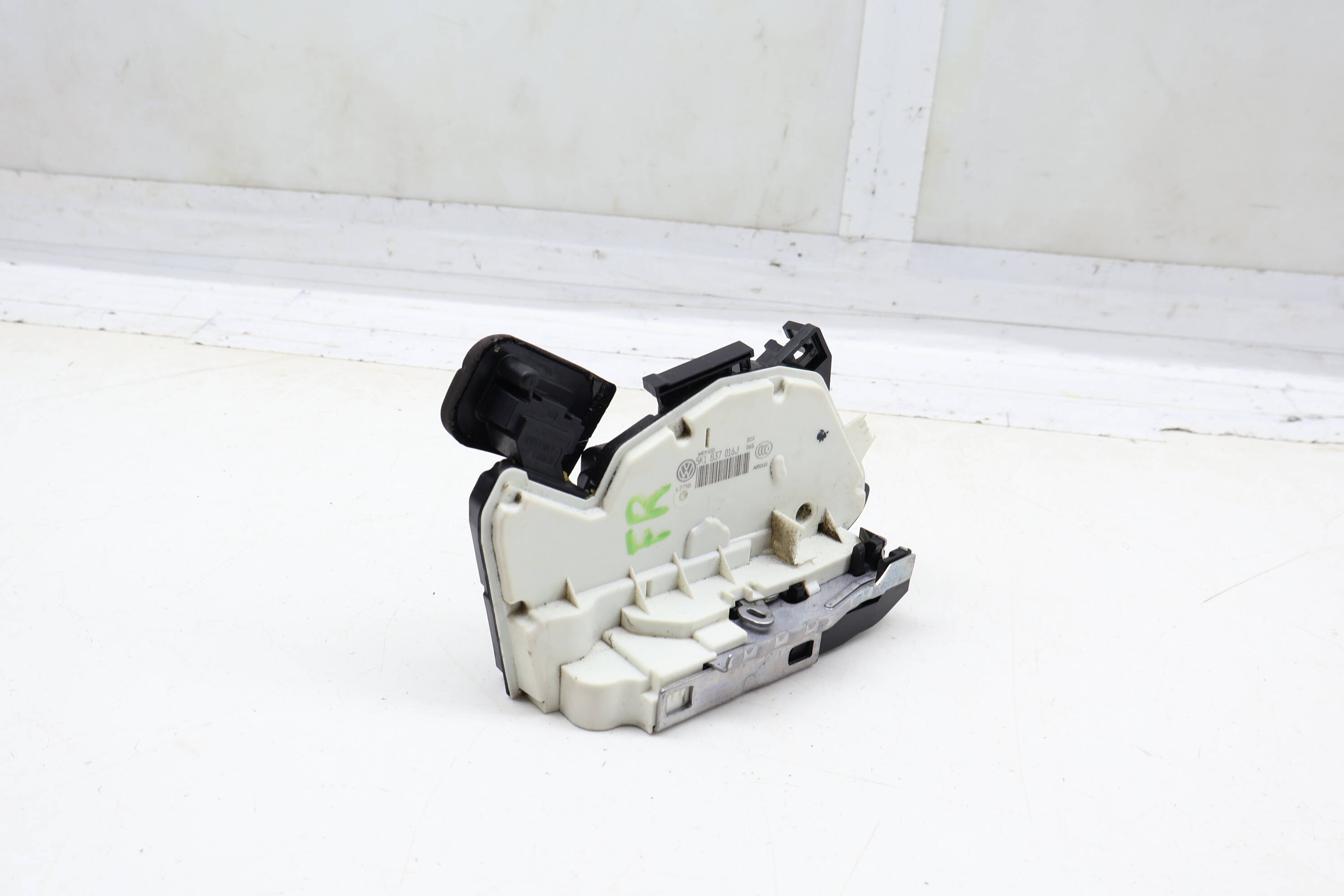 Door Latch / Lock Actuator 5K1837016J