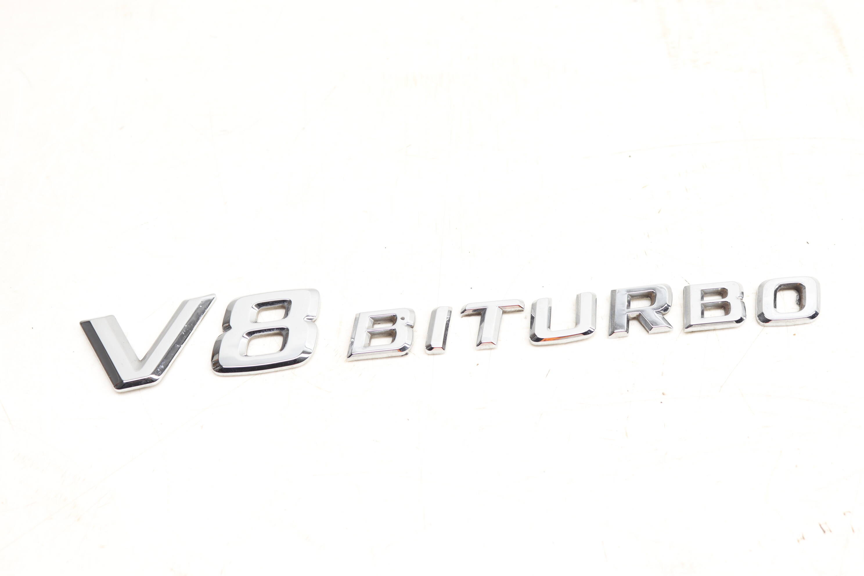 Fender Emblem / Badge (V8 Biturbo) 2218171715