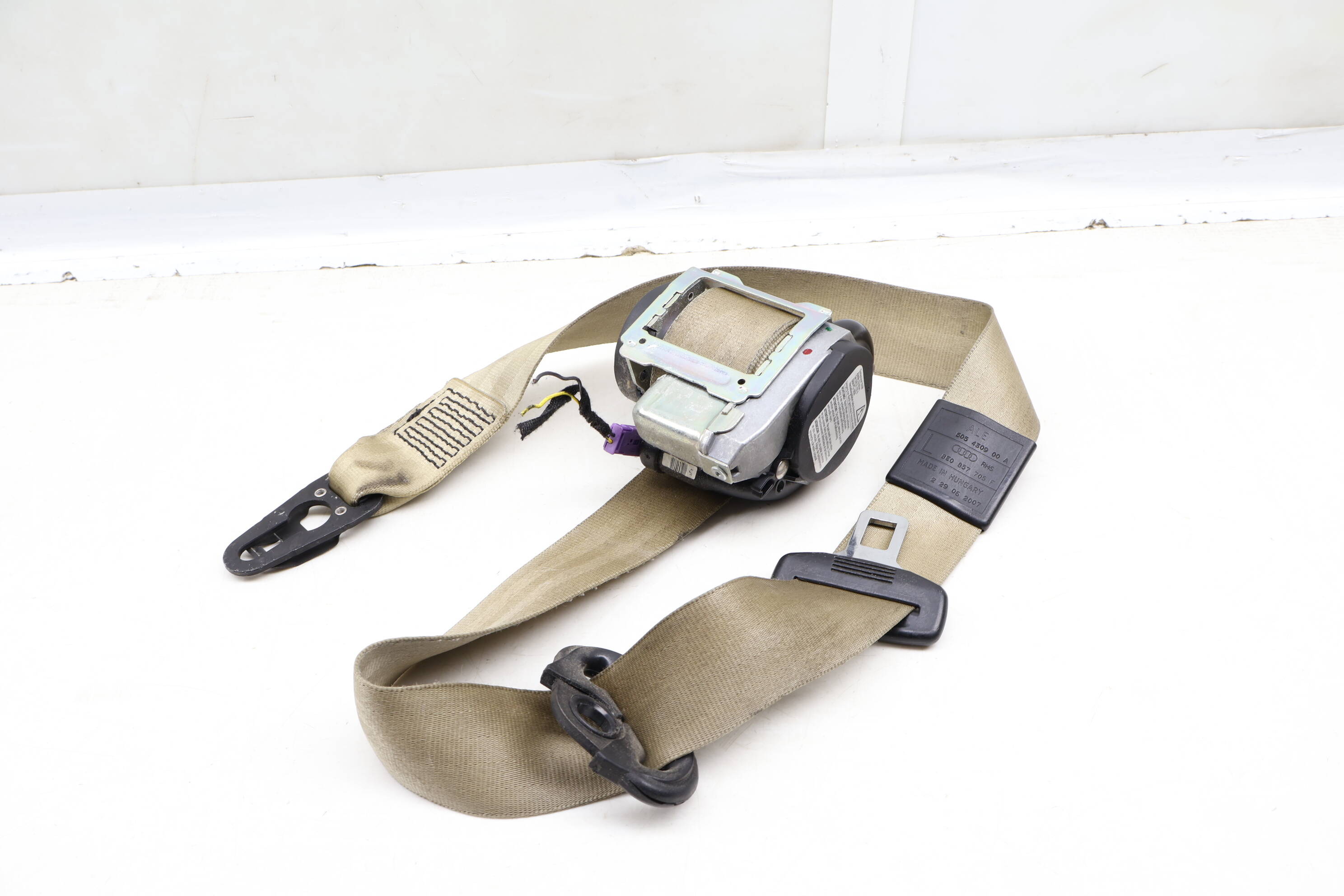 Seatbelt / Seat Belt Retractor 8E0857705F