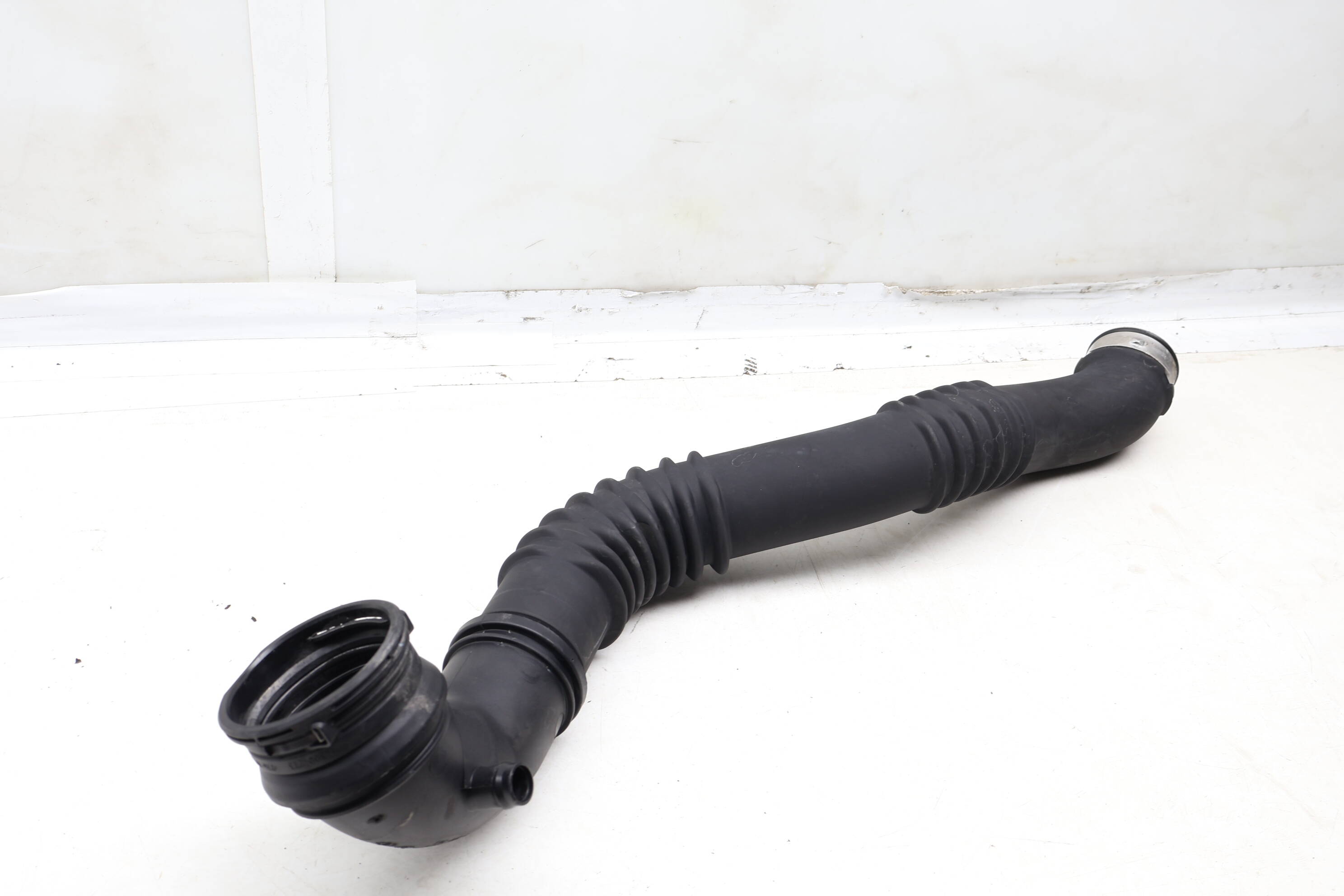 BMW Turbo Intercooler Hose / Line (Z4, X1) 13717607941